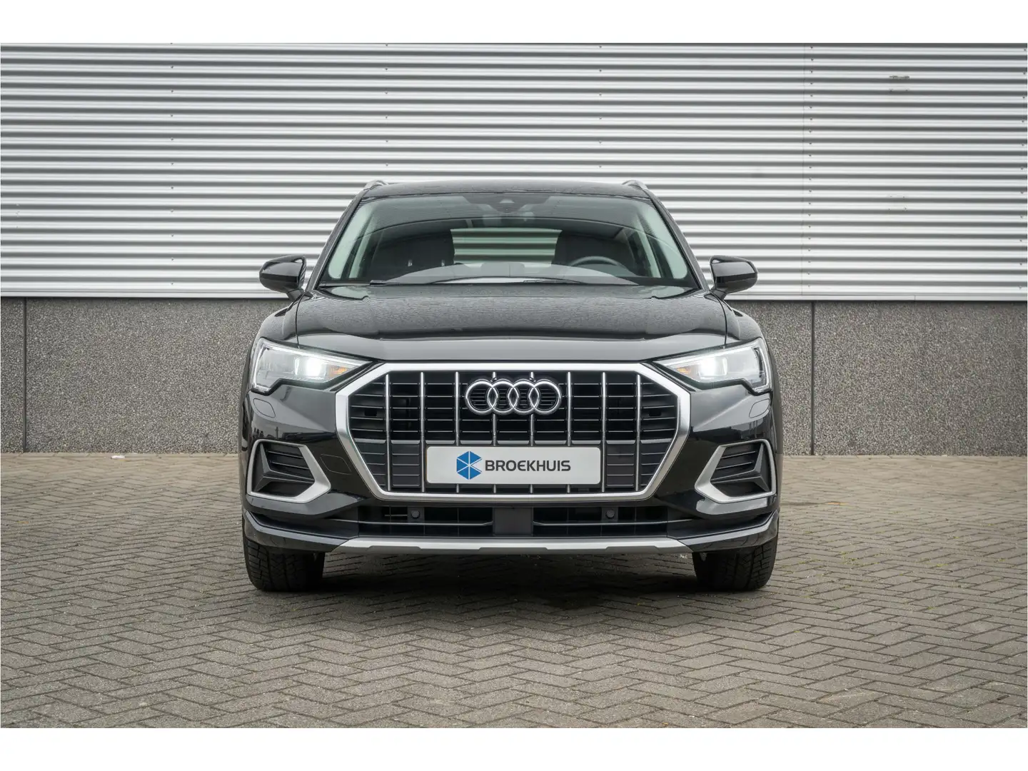 Audi Q3 35 TFSI 150pk DSG Pro Line | Stoelverwarming | 18 Zwart - 2