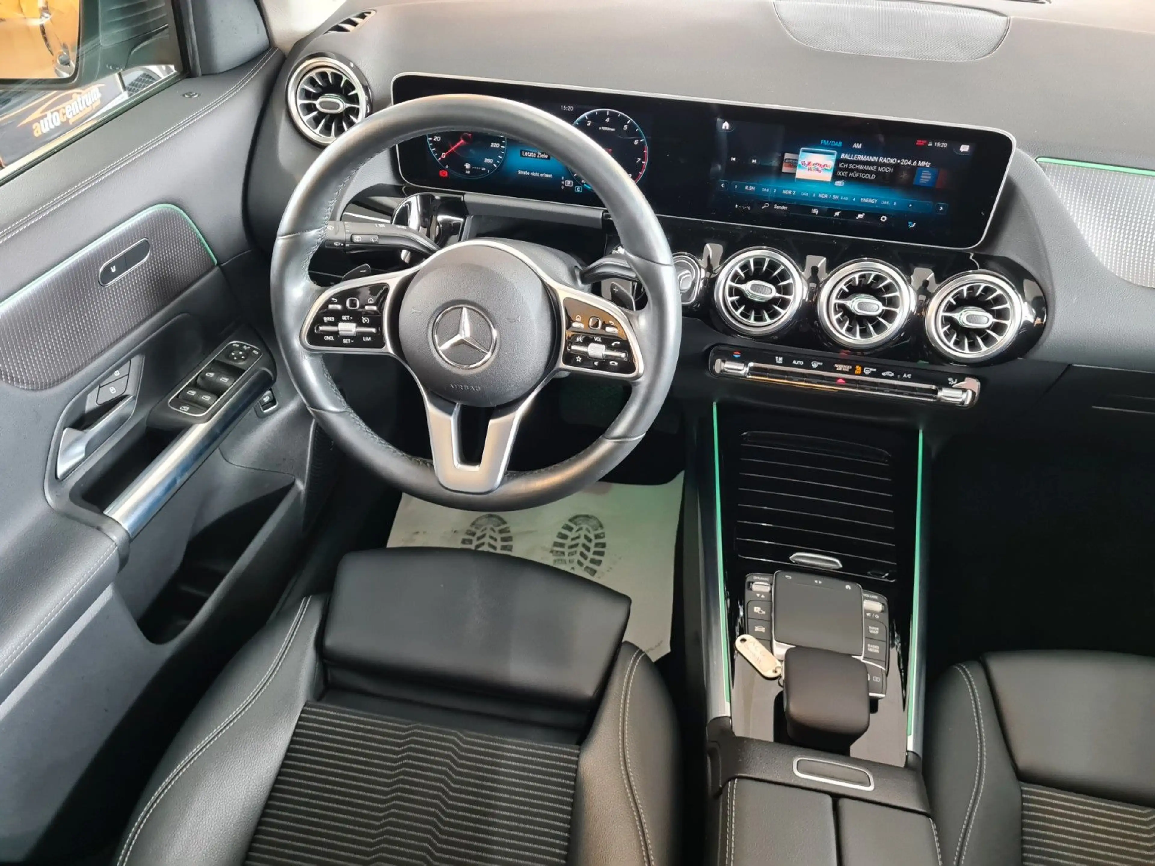 Mercedes-Benz GLA 200 Progr*Pano*Navi*LED*MBUX+*Ambiente*RFK — photo 15