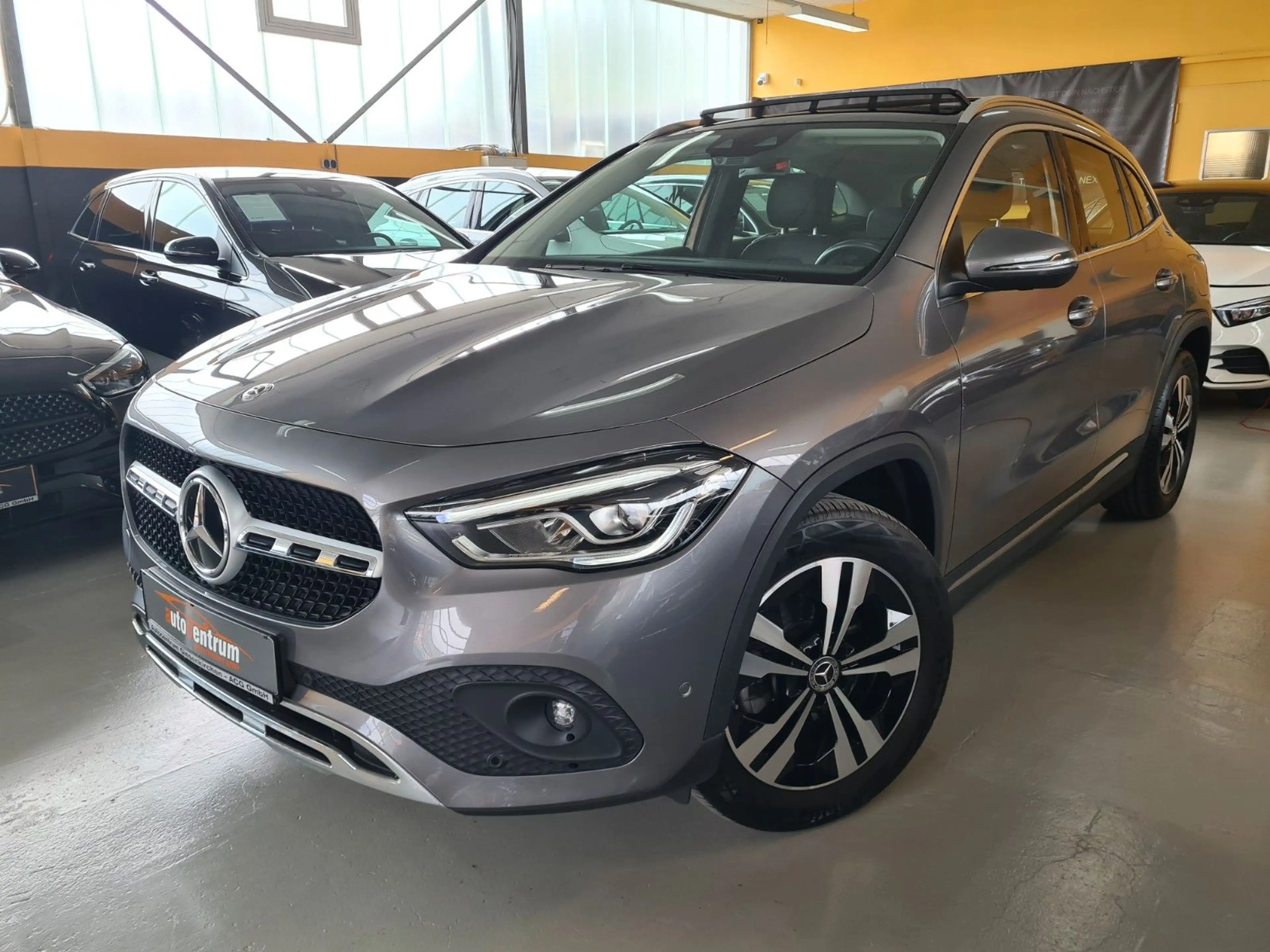 Mercedes-Benz GLA 200 Progr*Pano*Navi*LED*MBUX+*Ambiente*RFK — photo 2