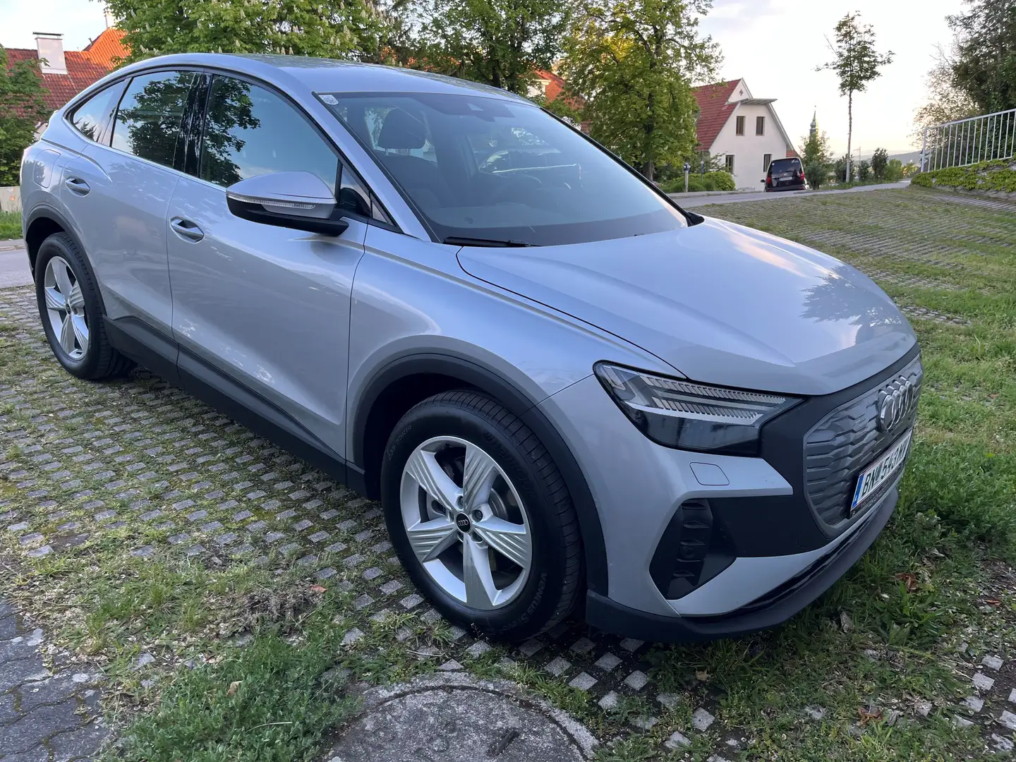 Audi Q4 e-tron Q4 Sportback 45 e-tron Business Silber - 1