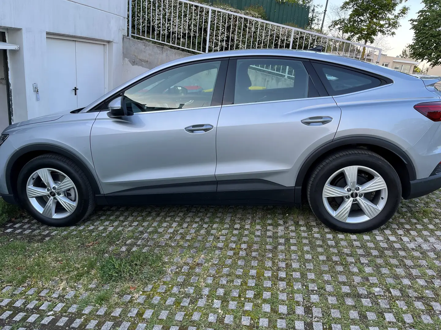 Audi Q4 e-tron Q4 Sportback 45 e-tron Business Silber - 2