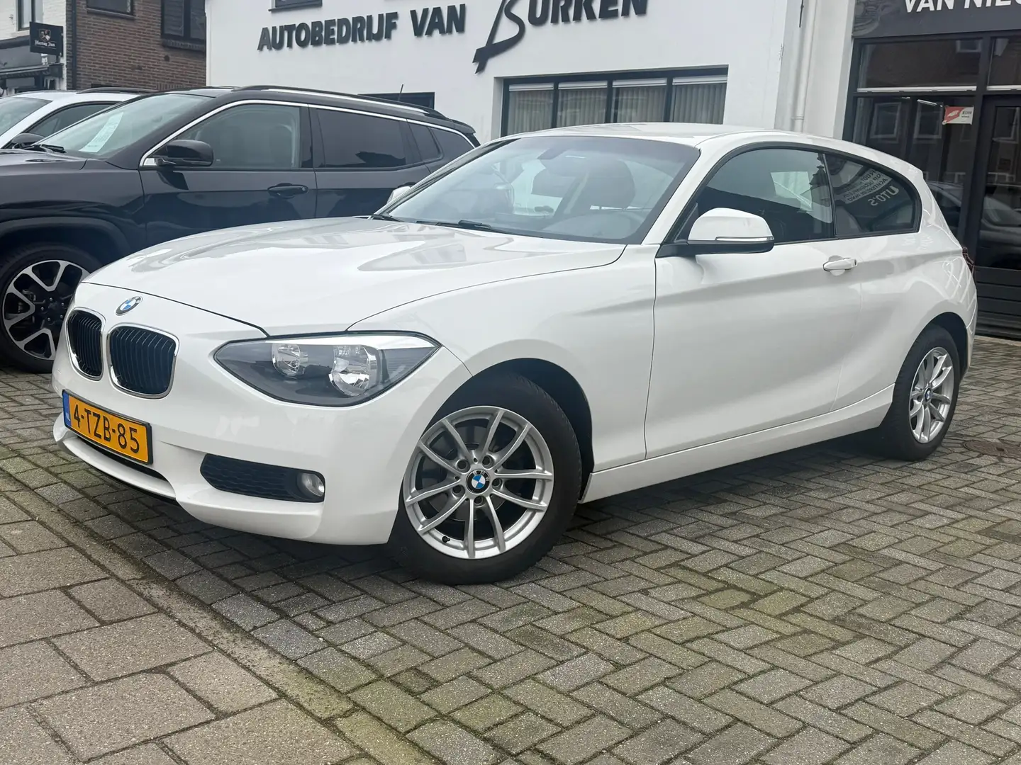 BMW 114 1-serie 114i EDE Business, Navigatie,Appe Carplay/ Blanc - 1