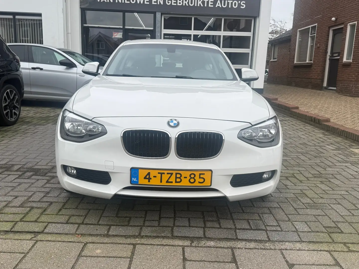 BMW 114 1-serie 114i EDE Business, Navigatie,Appe Carplay/ Blanc - 2