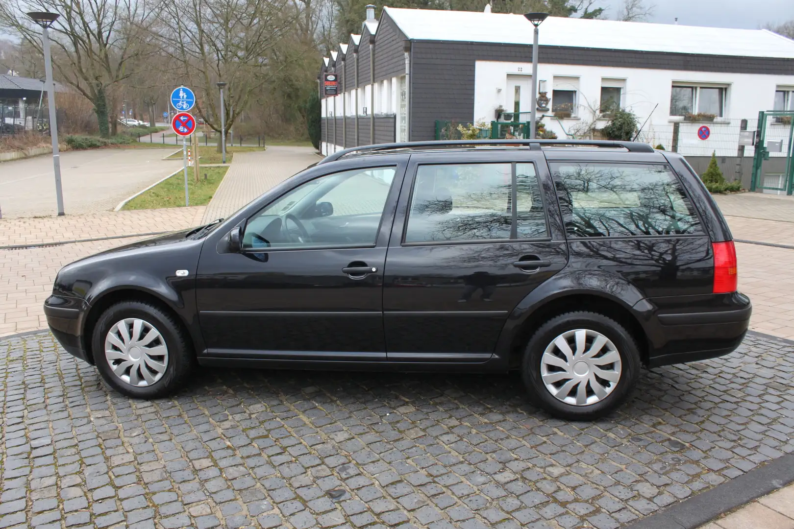 Volkswagen Golf Variant 1.6 Edition/Klima/174Tkm/Tüv bis 02-2026. Negro - 1