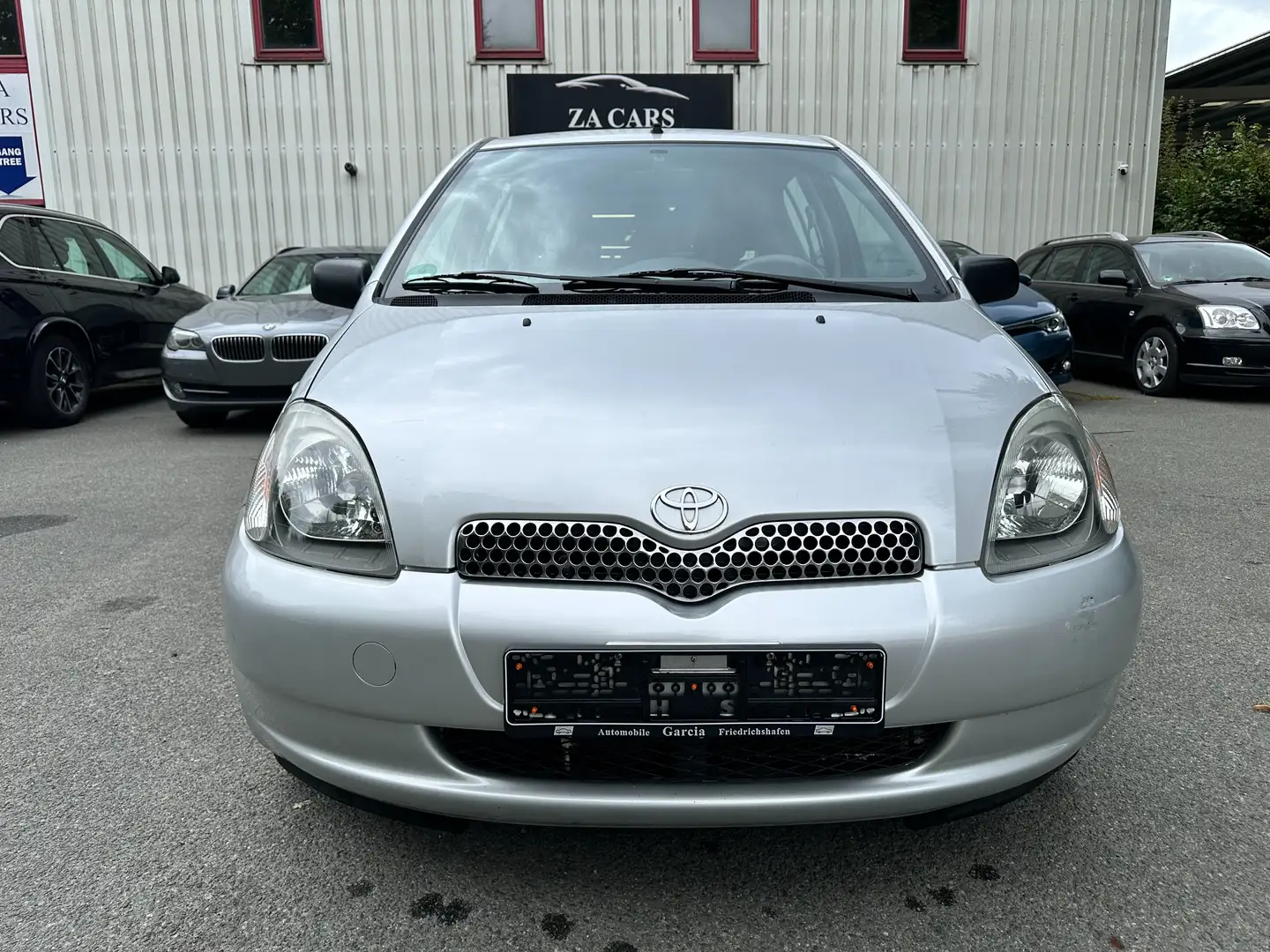 Toyota Yaris 1.0i 16v Linea Sol Grijs - 2