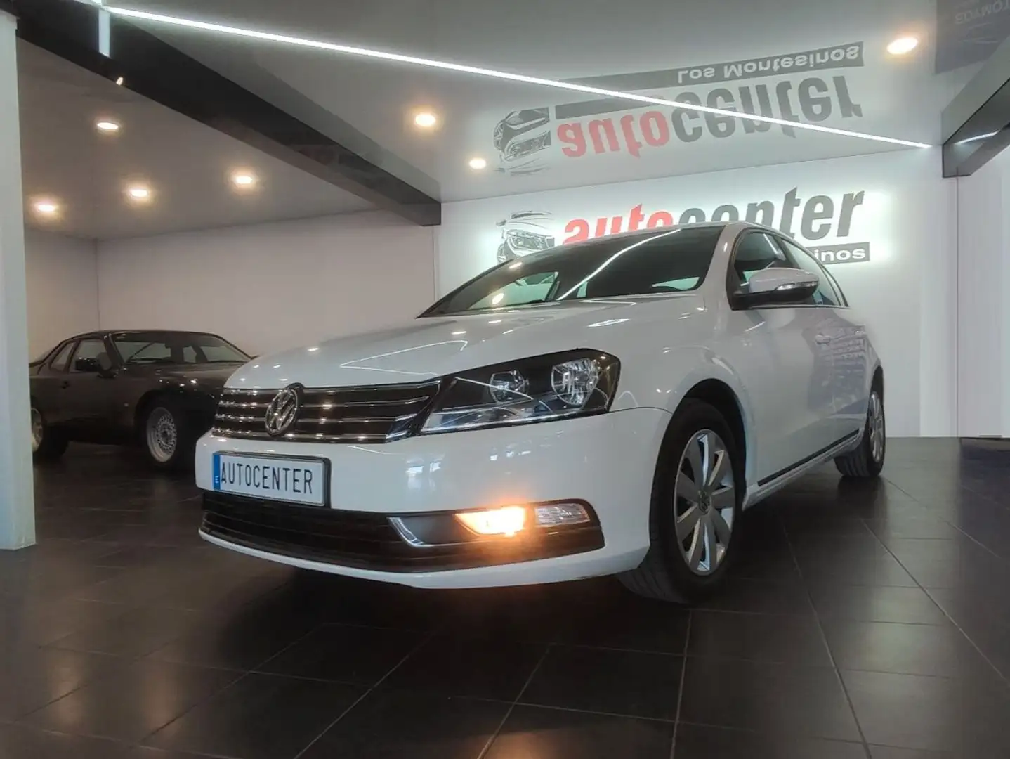 Volkswagen Passat 1.6 TDI 105cv Business Bluemotion Bianco - 1