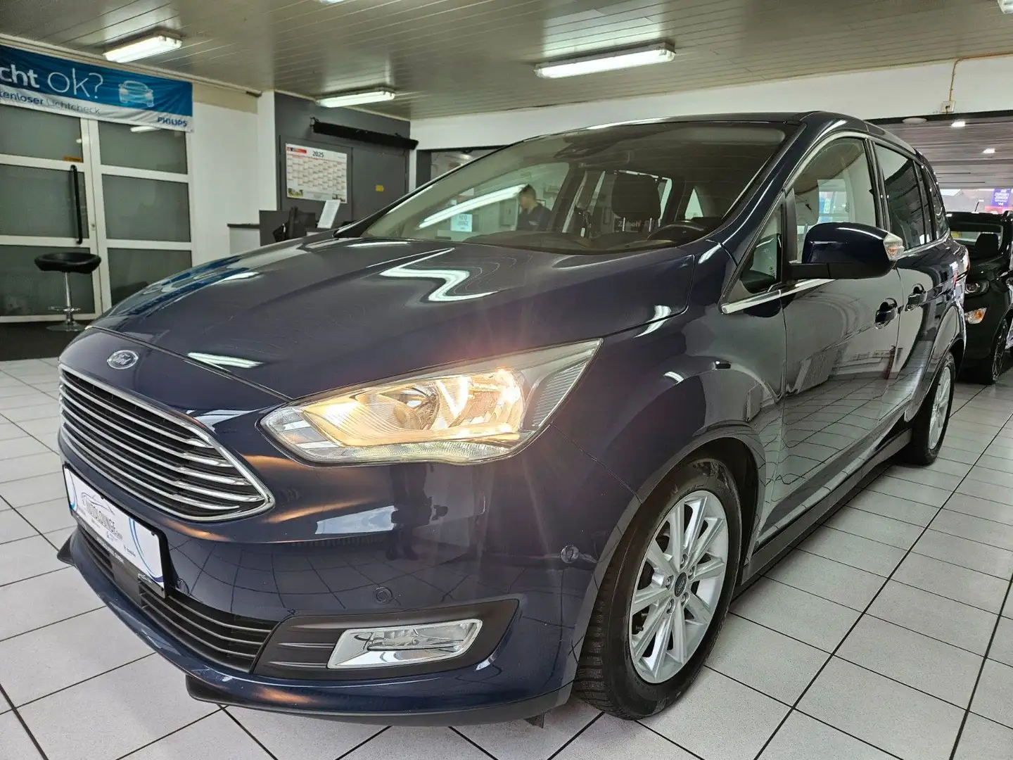 Ford Grand C-Max Titanium*6-Sitzer*Kamera*Navi*W-Lan Blau - 2
