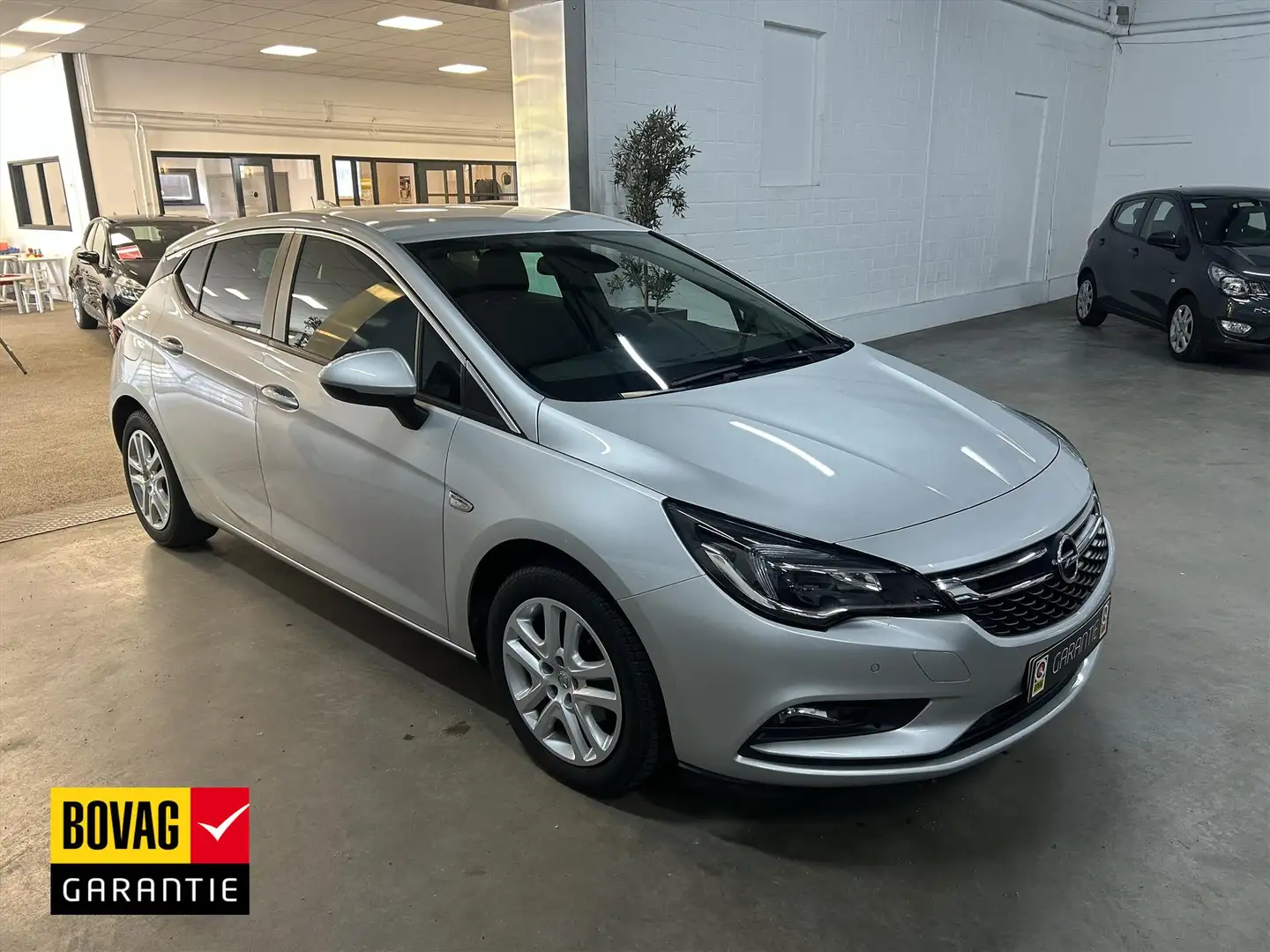 Opel Astra 1.0 Turbo 105pk Start/Stop Online Edition / AIRCO Gris - 1