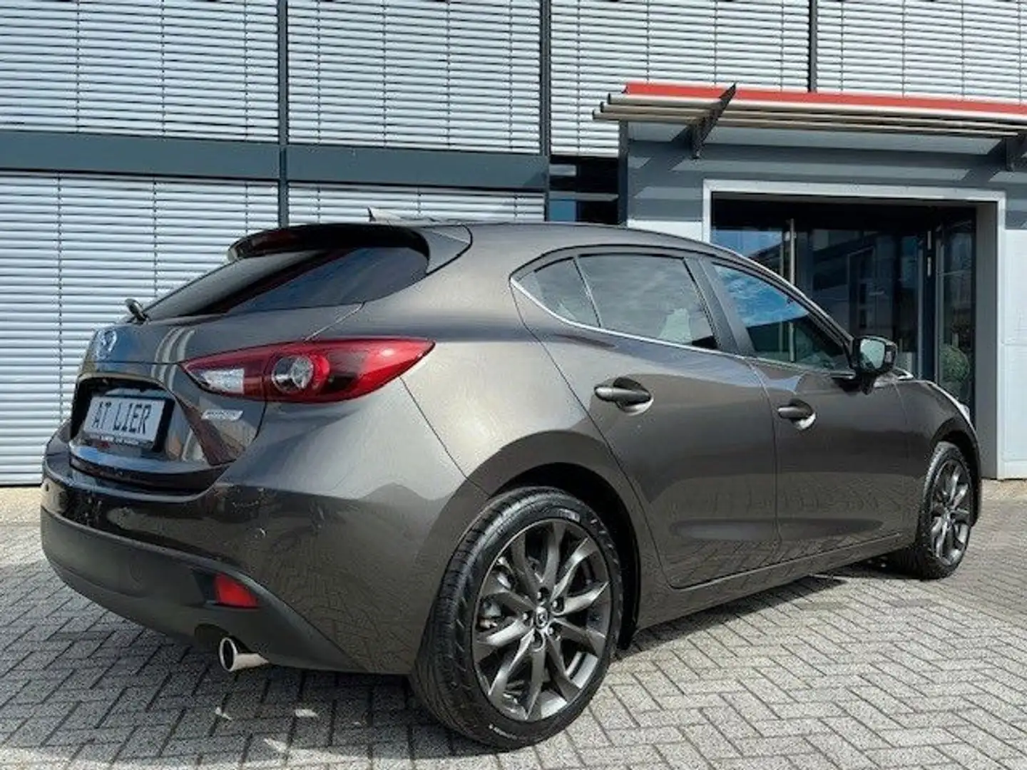 Mazda 3 1.5 SKYACTIV-D 105 Nakama siva - 2