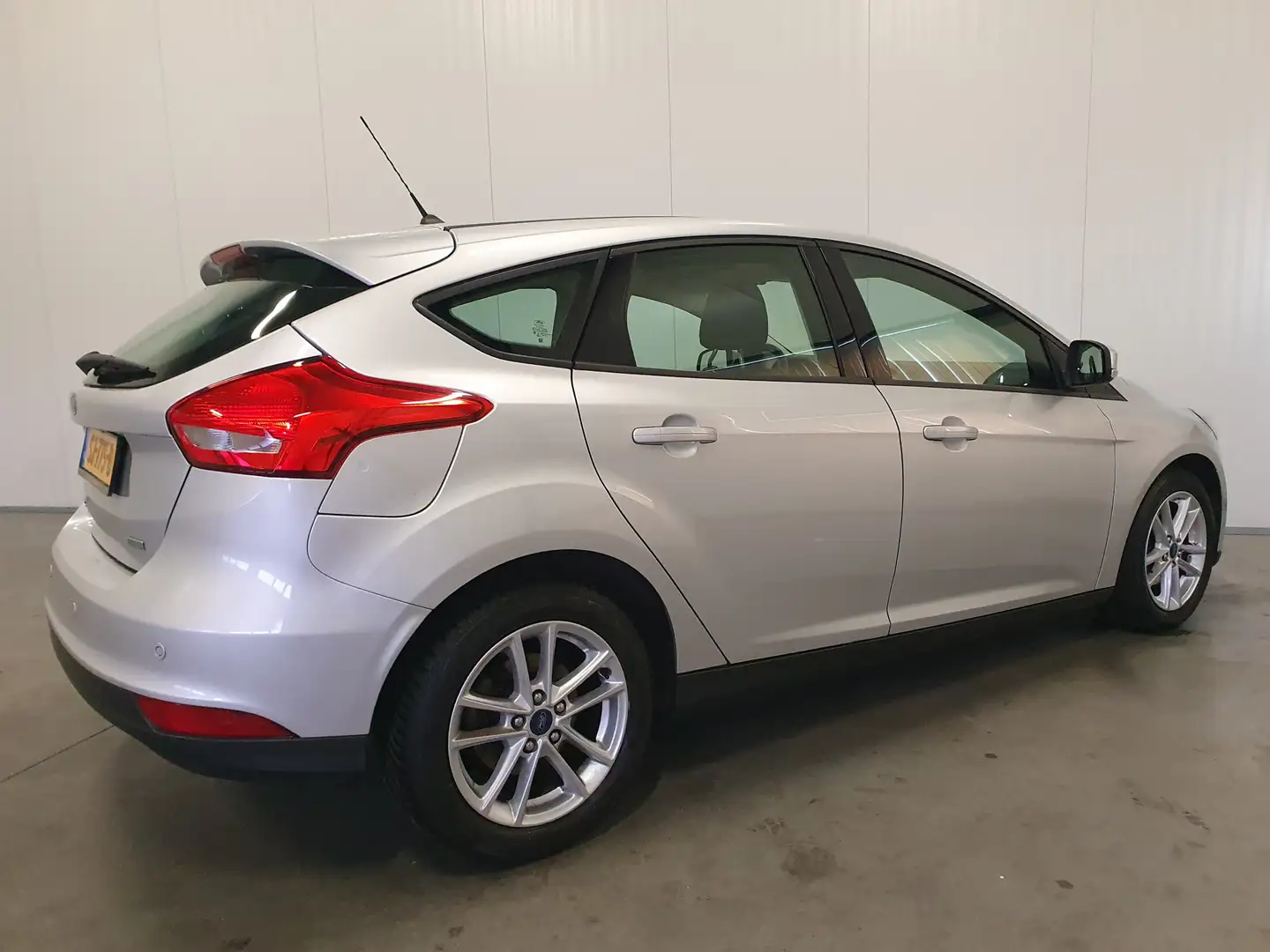 Ford Focus 1.0 Lease Edition NAVI/AIRCO/PDC/CRUISE/LMV Grijs - 2