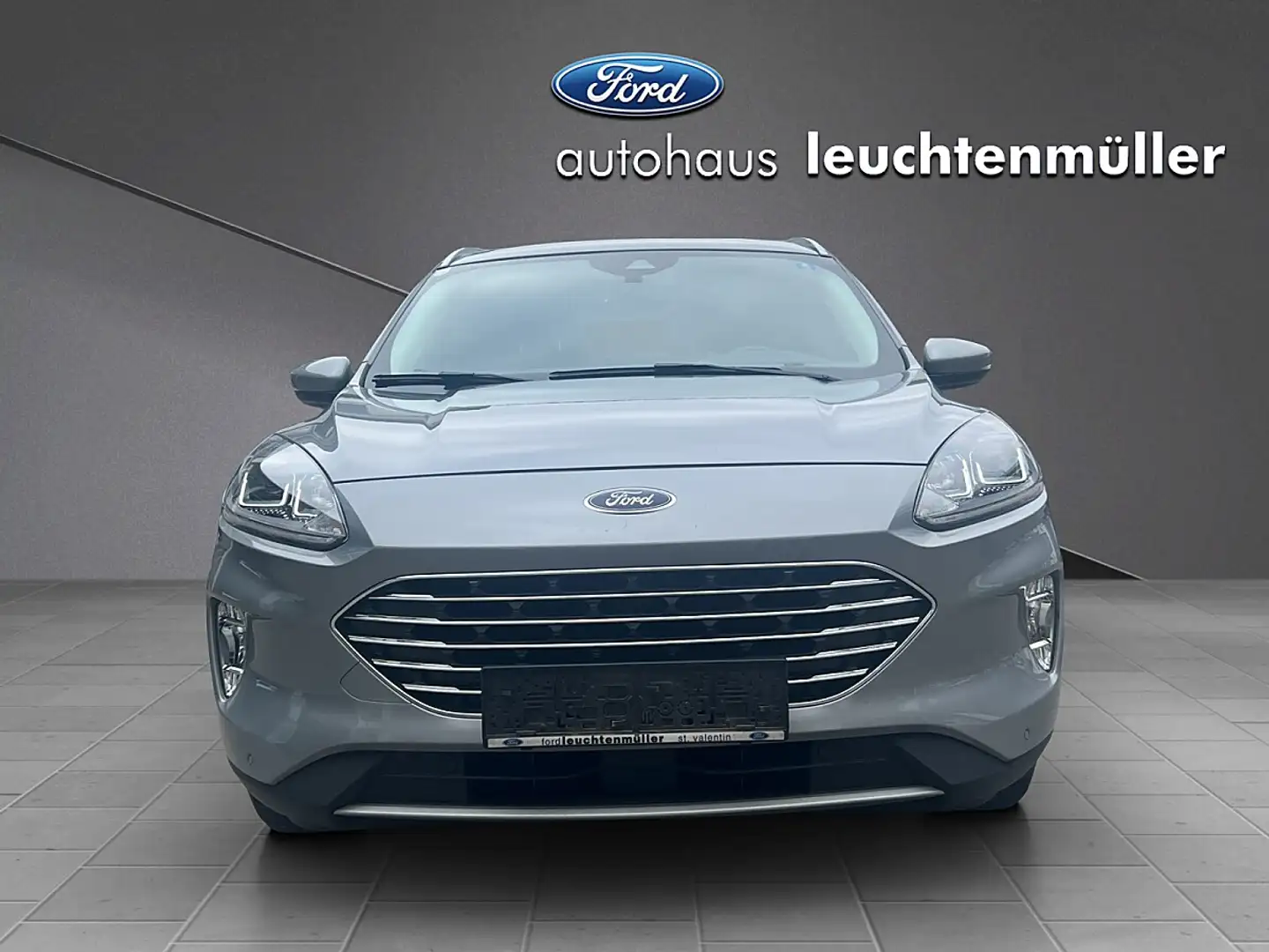 Ford Kuga 1,5 EcoBlue Titanium Aut. Grau - 2