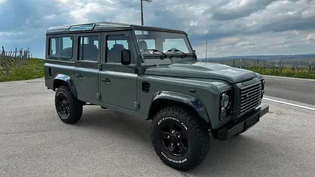 Land Rover Defender 110 SE Station Wagon Besser wie Neu