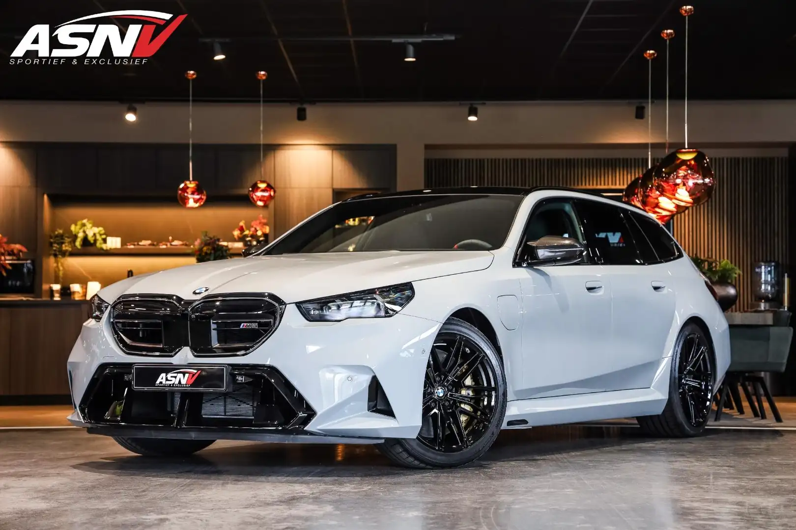 BMW M5 Touring V8 M Hybrid, *Brooklyn*, 728 PK, Keramiek/ Gris - 1