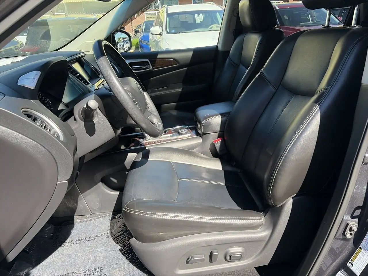 Nissan Pathfinder снимка Nissan Pathfinder