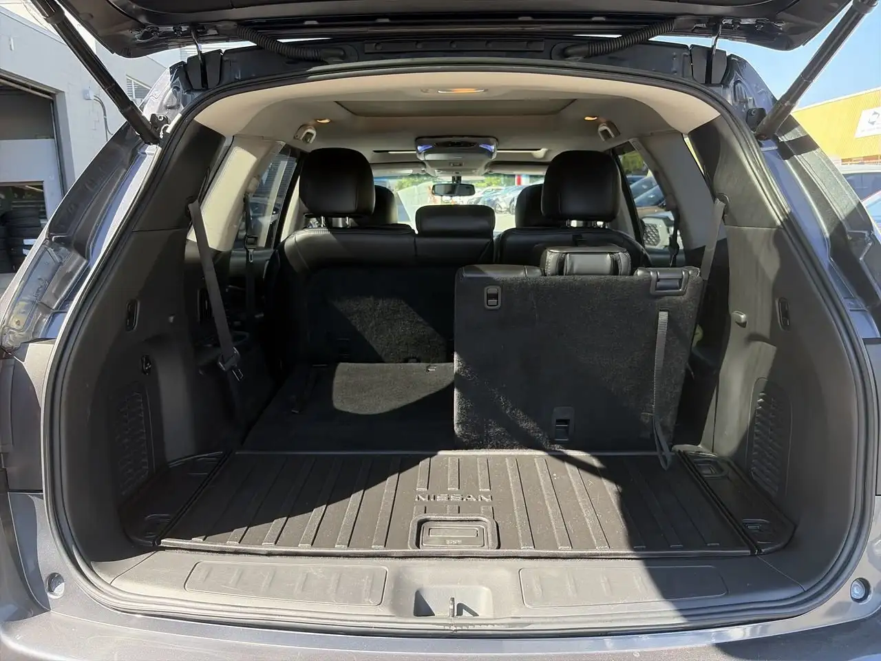 Nissan Pathfinder снимка Nissan Pathfinder