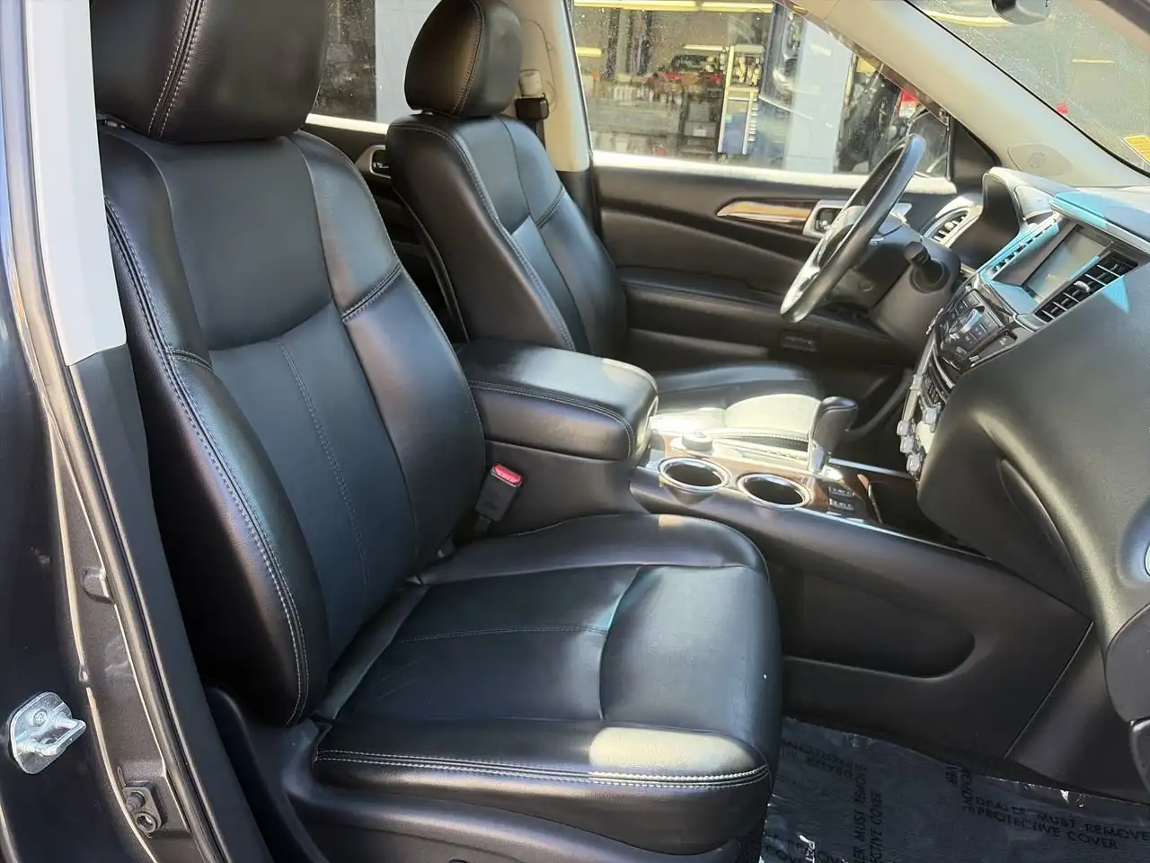 Nissan Pathfinder снимка Nissan Pathfinder