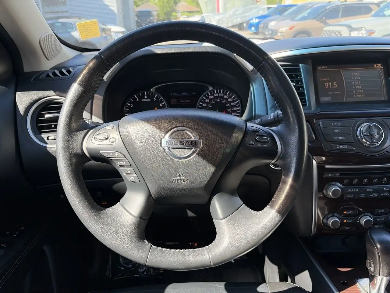 Nissan Pathfinder снимка Nissan Pathfinder