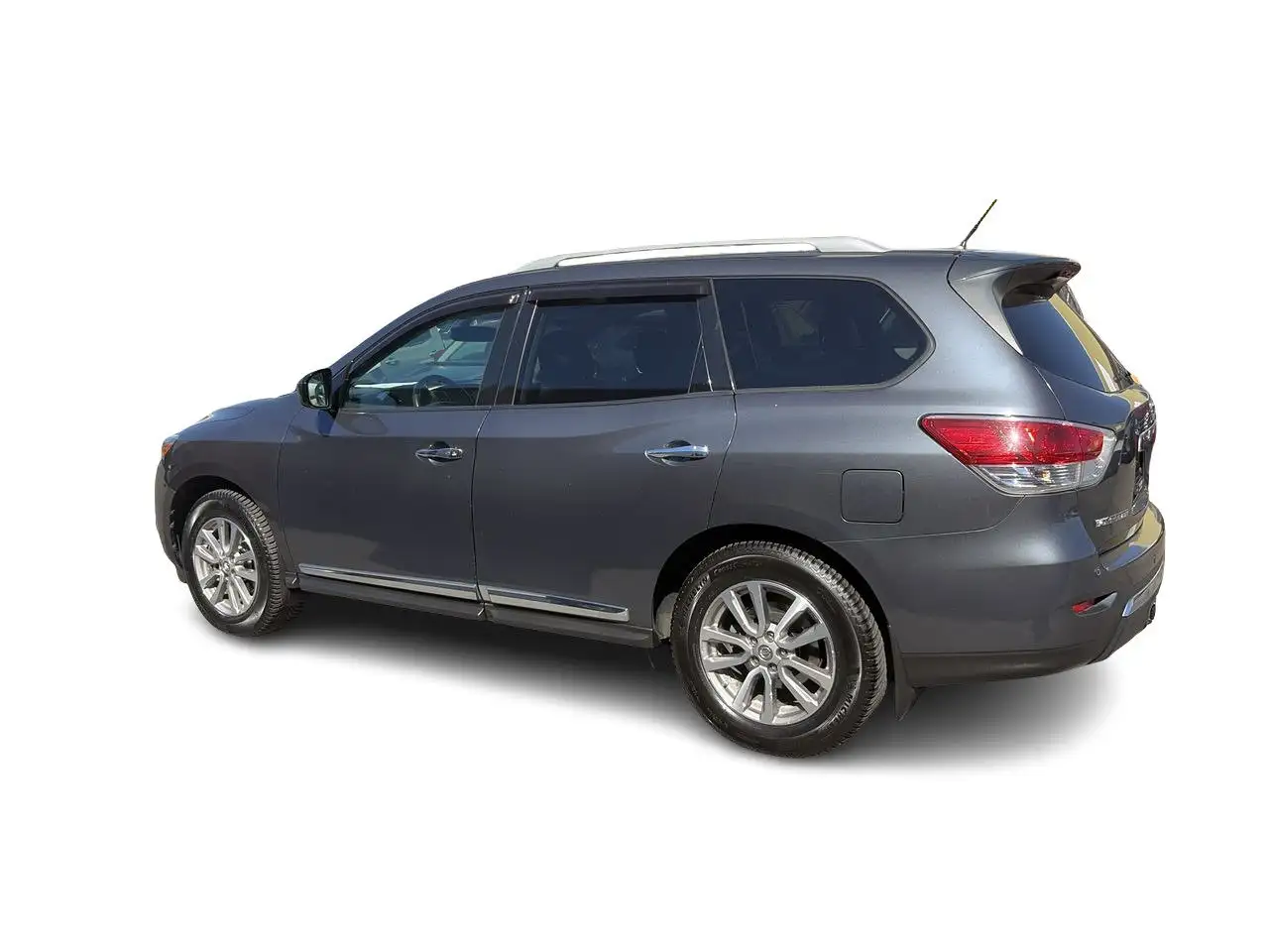 Nissan Pathfinder снимка Nissan Pathfinder