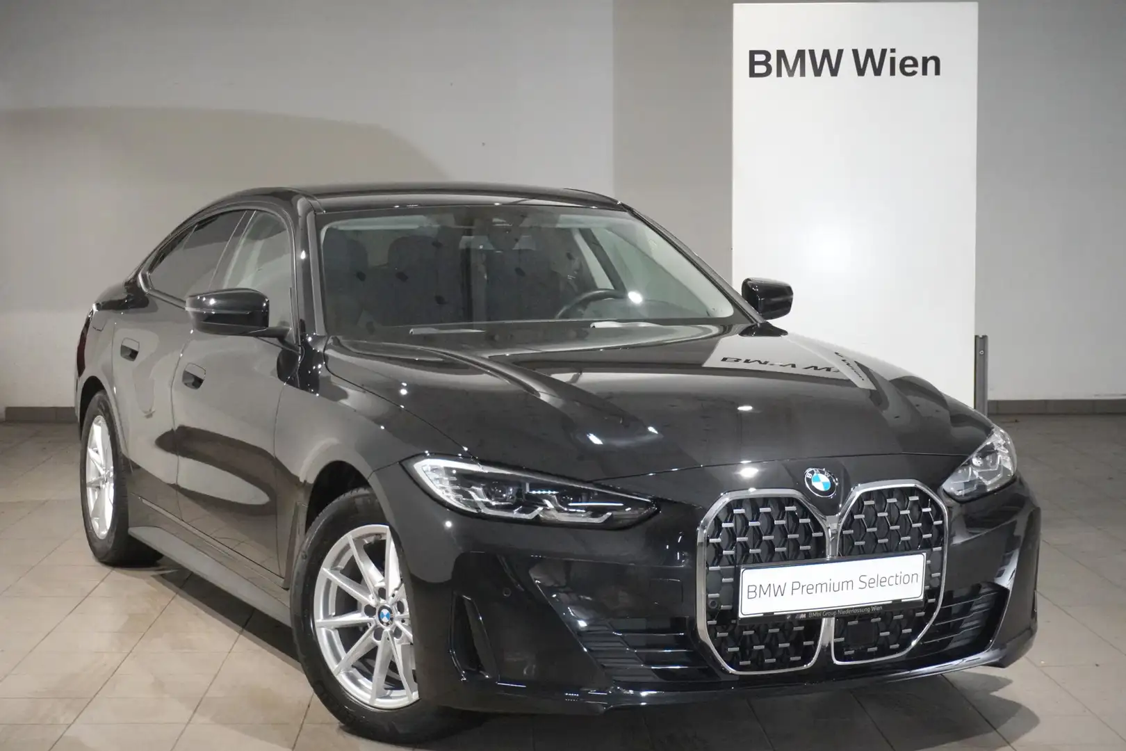 BMW 420 i Schwarz - 1