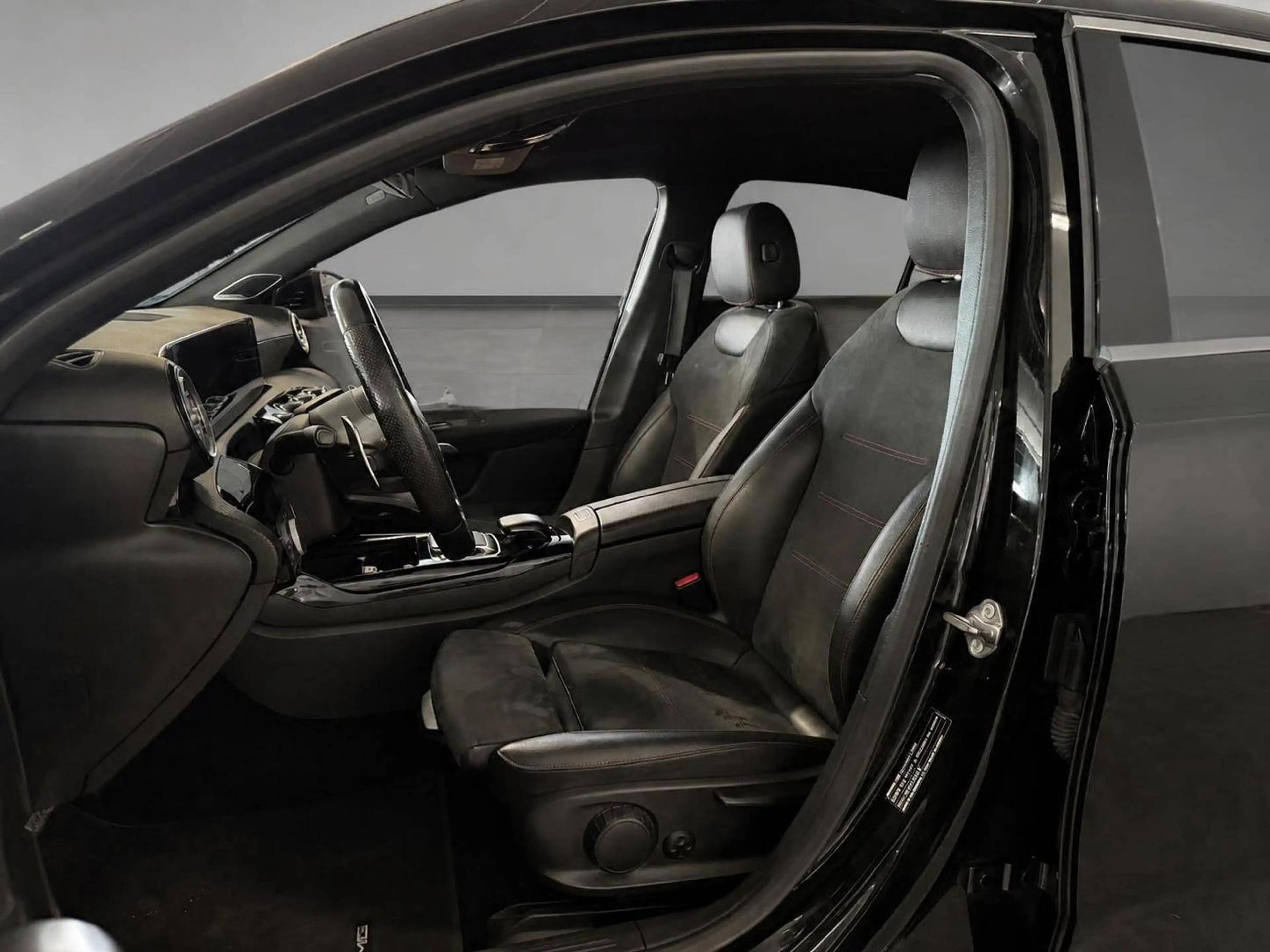 Mercedes-Benz A 35 AMG A 35 AMG Lim. 4Matic//MultiBeam//Pano — photo 10