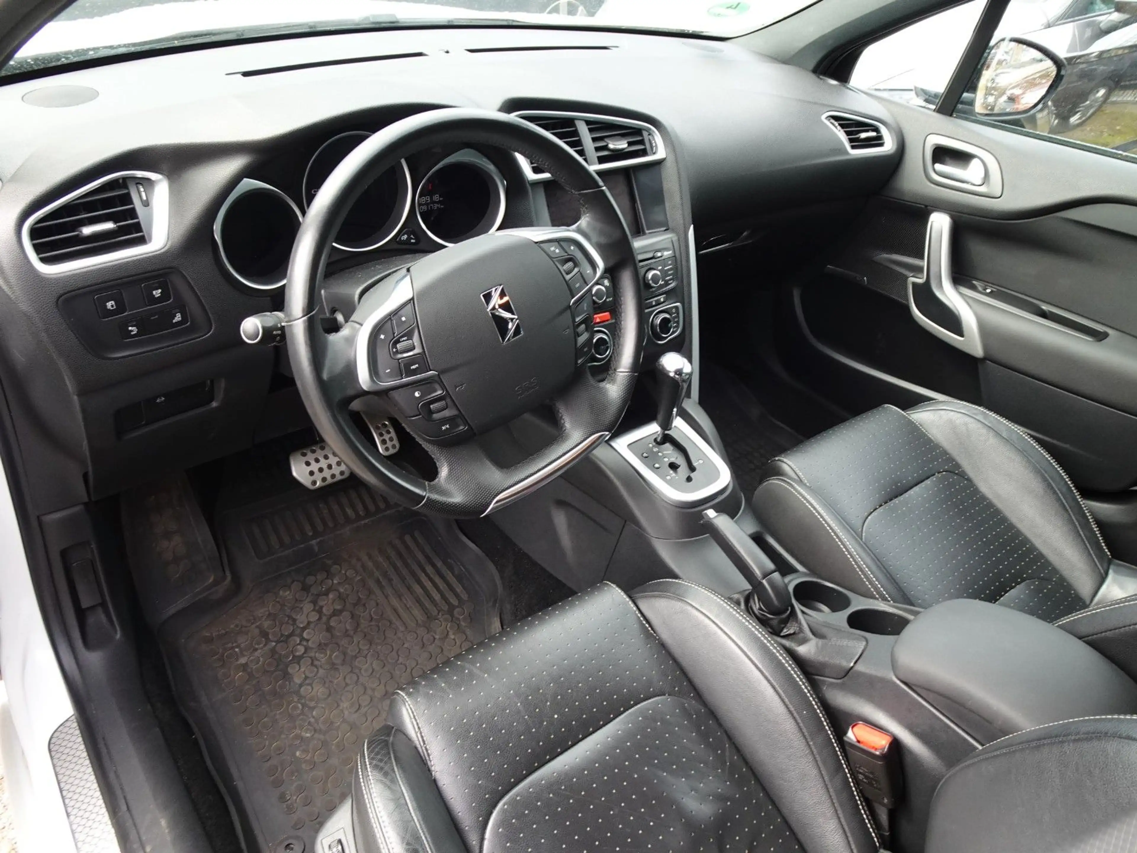 Citroen DS4 SoChic 1.6 120kW AUT. KLIMATR-PDC-LEDER-NAV — photo 8