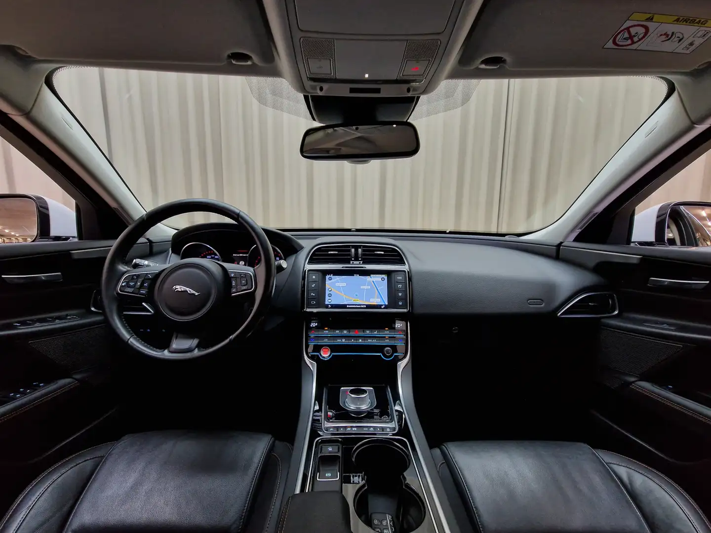 Jaguar XE 2.0 TURBO 200 PK / Portfolio / Memory / Stoel-Stuu Biały - 2