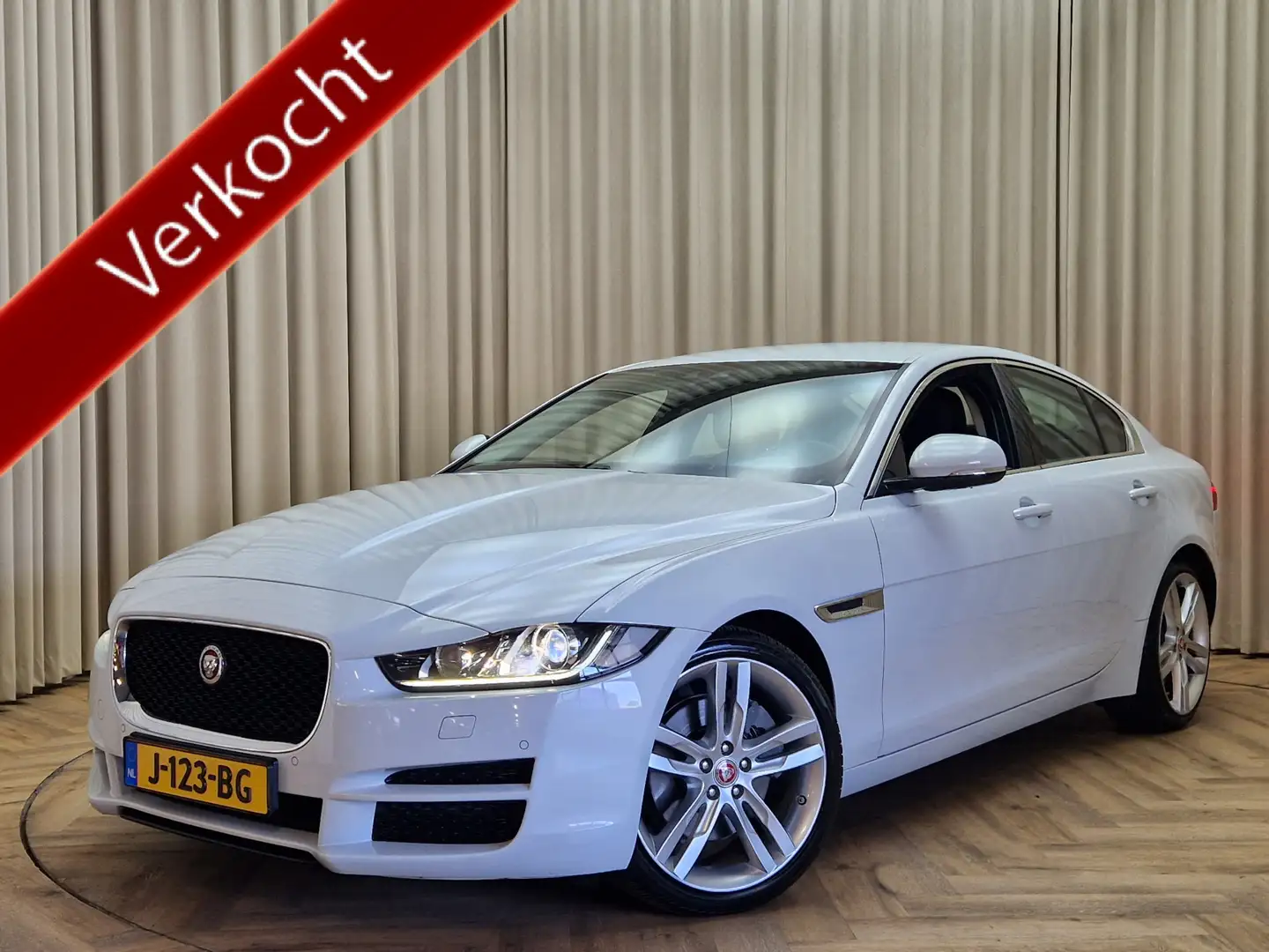 Jaguar XE 2.0 TURBO 200 PK / Portfolio / Memory / Stoel-Stuu Biały - 1