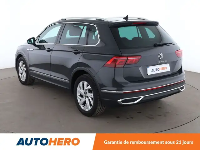 Volkswagen Tiguan view 4