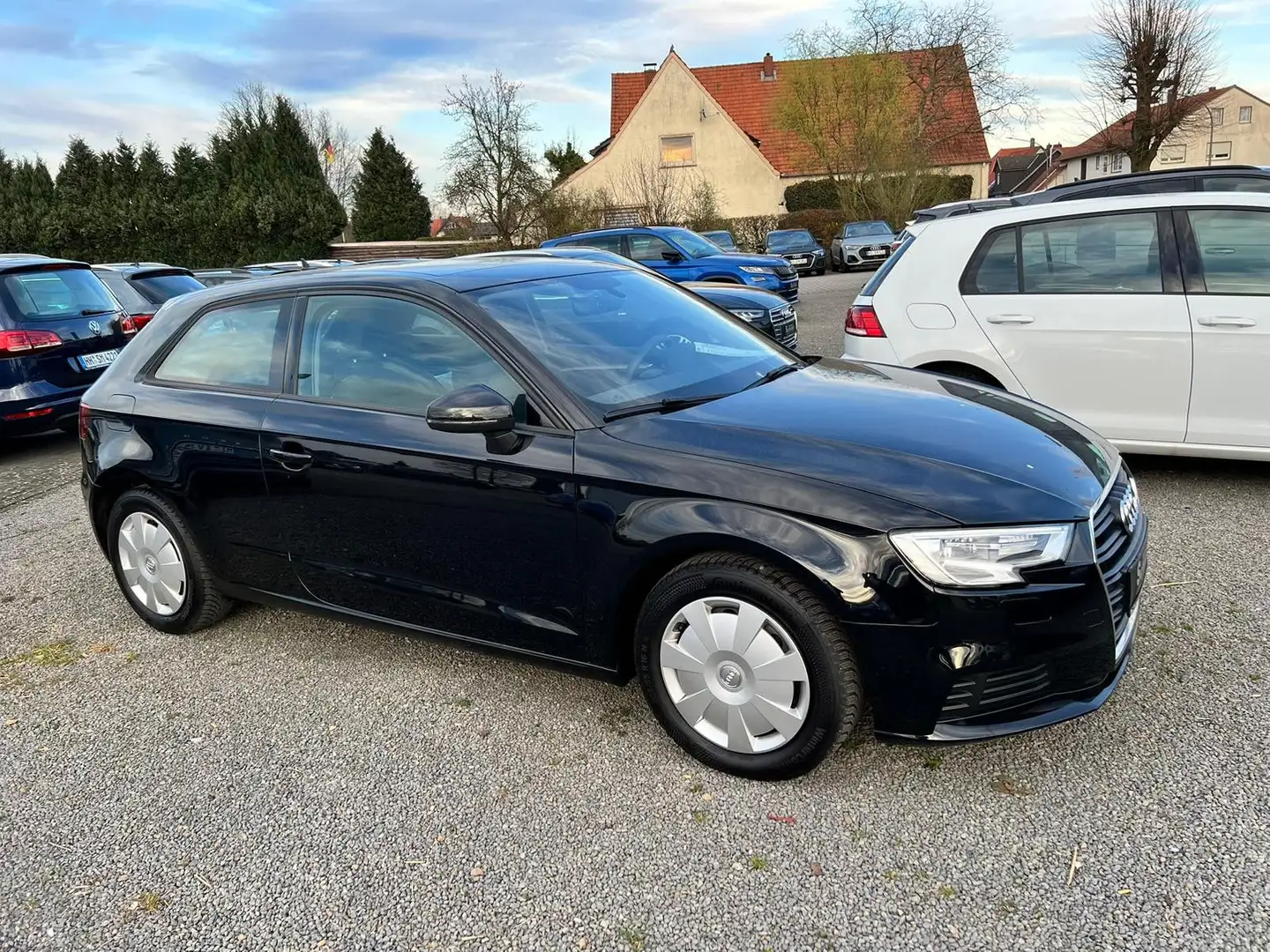 Audi A3 basis Schwarz - 1