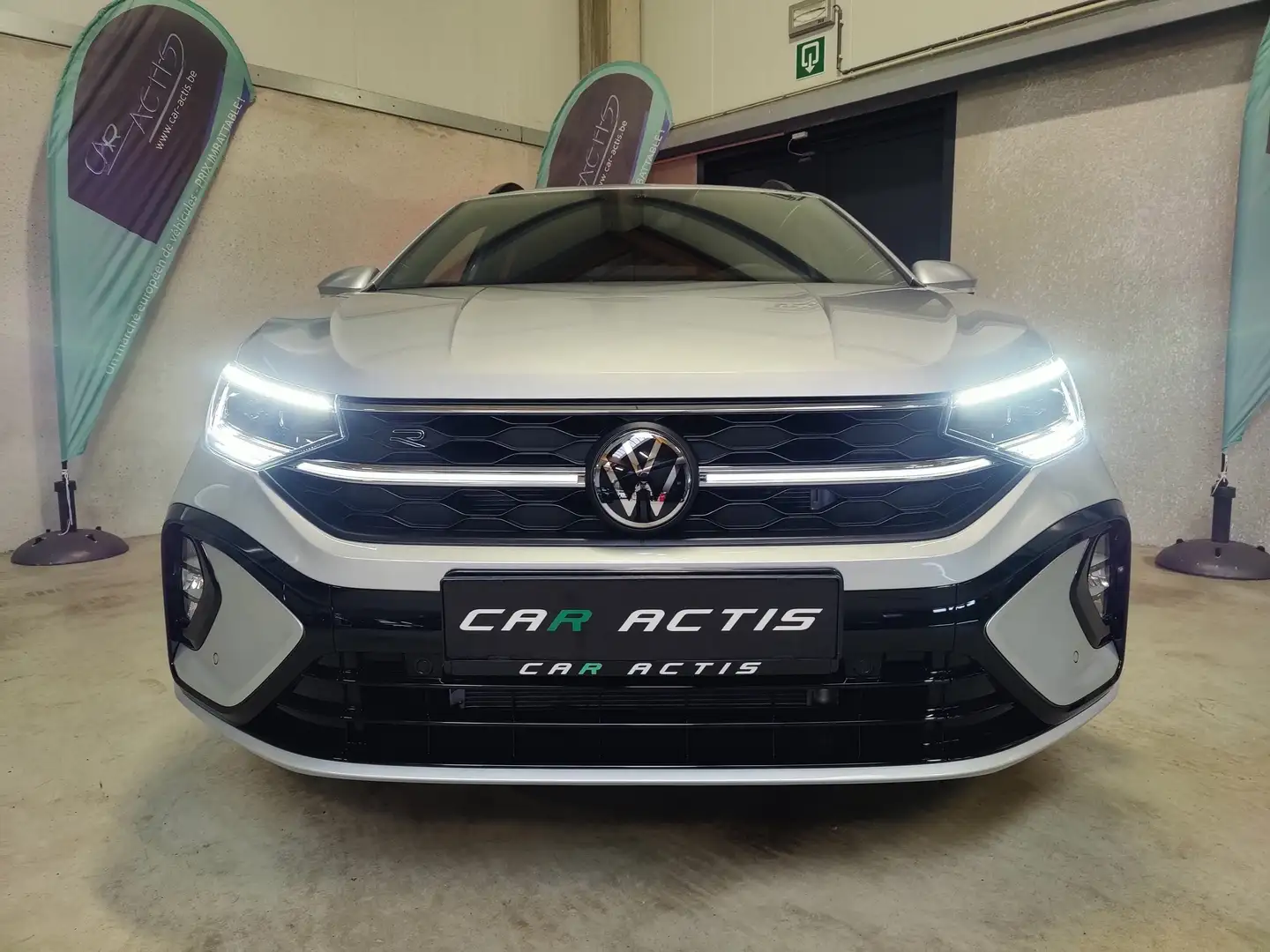 Volkswagen Taigo 1.0TSI R-Line DSG - SIE.CH - CAM - KESSY - MATRIX Grau - 2