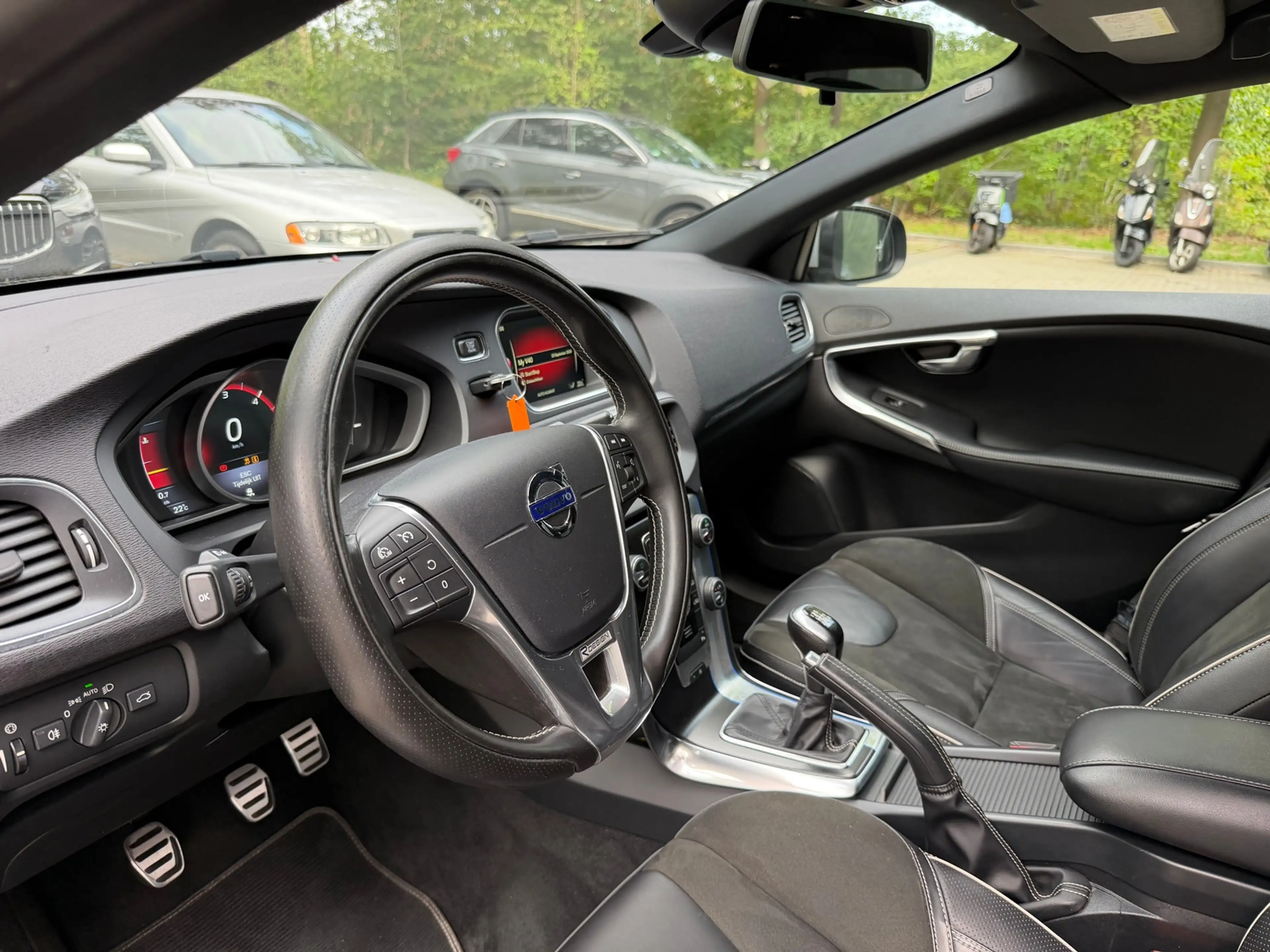 Volvo V40 2.0 D2 R-Design Business — photo 10