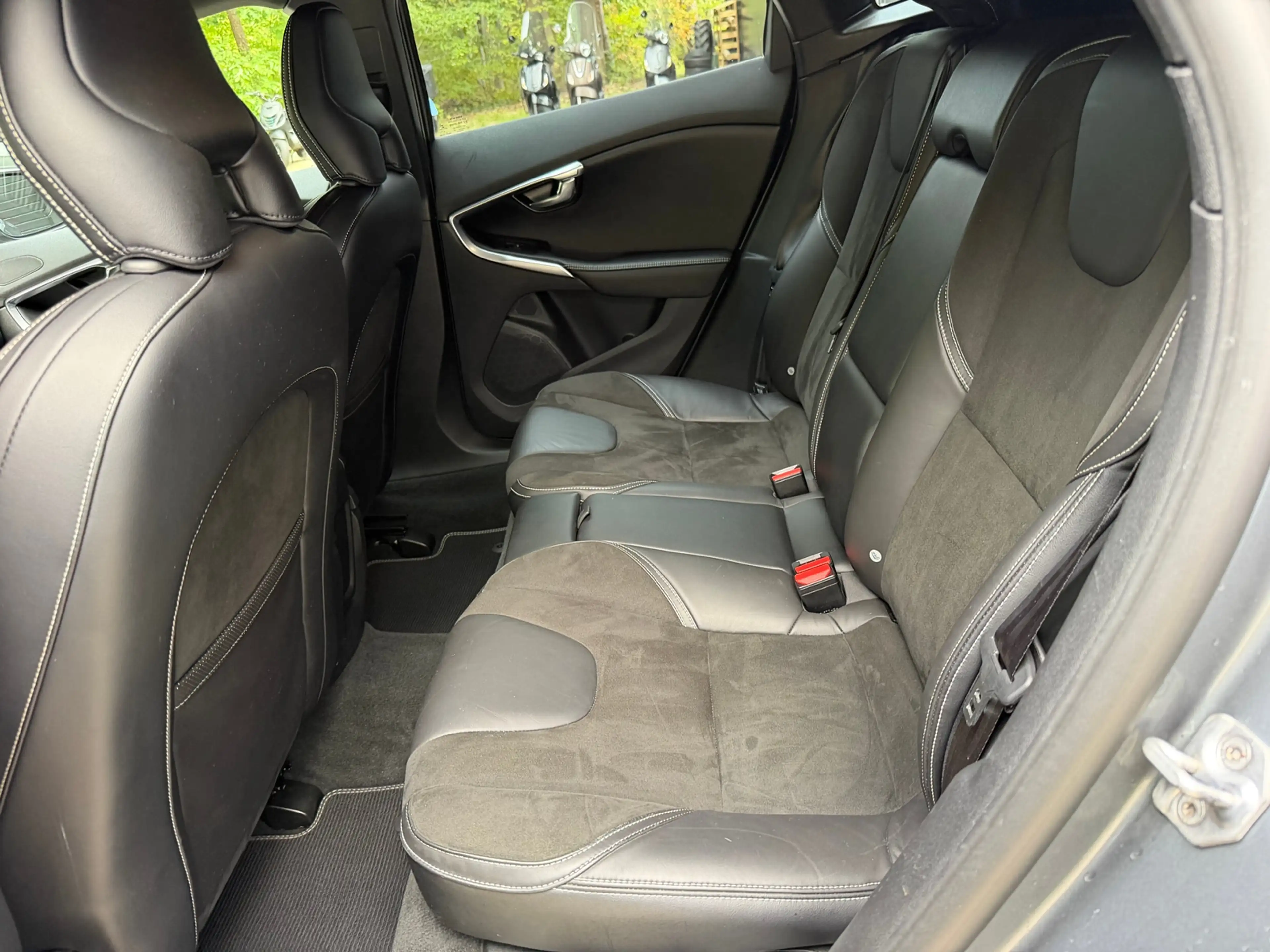 Volvo V40 2.0 D2 R-Design Business — photo 17