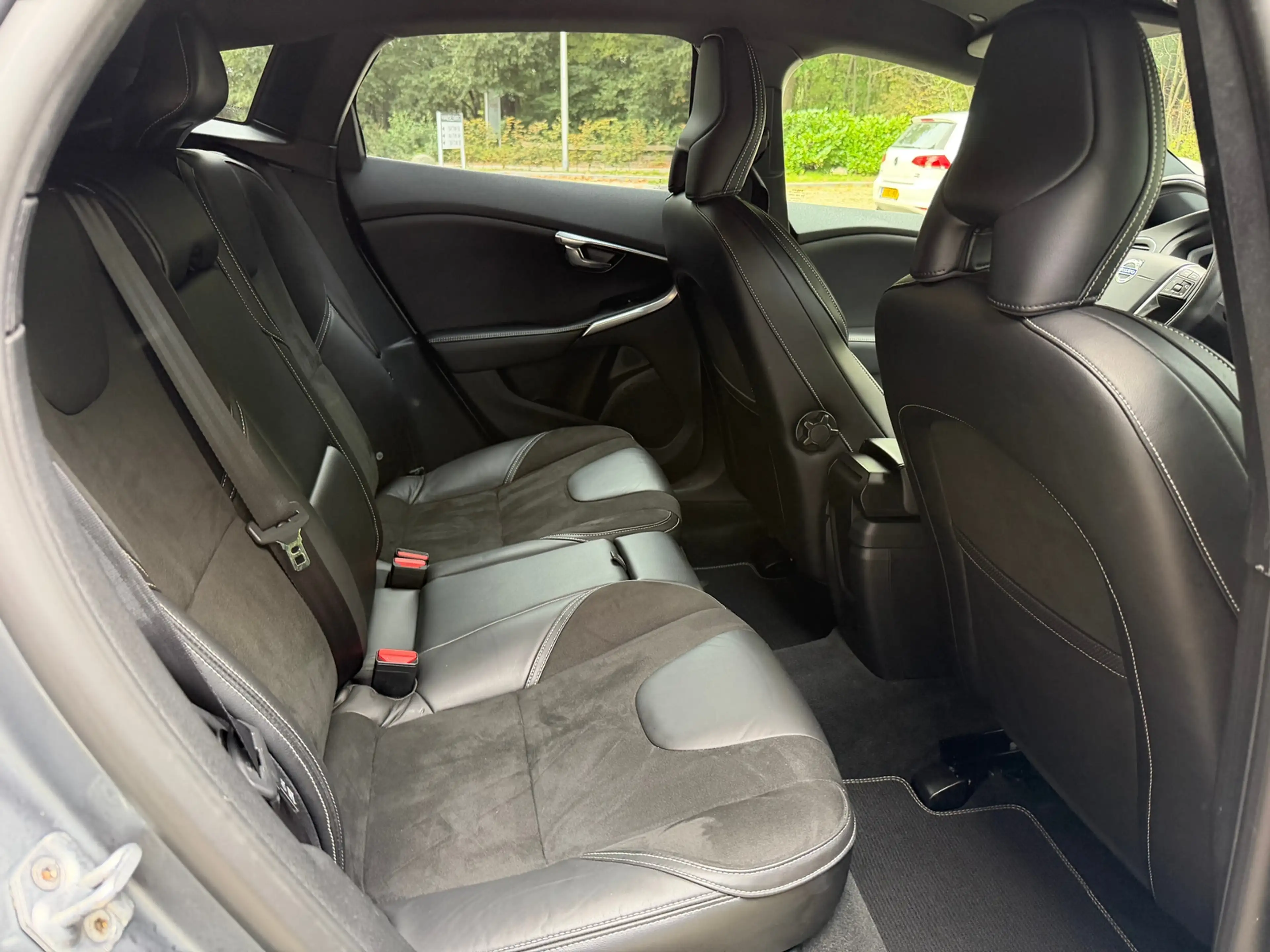 Volvo V40 2.0 D2 R-Design Business — photo 18