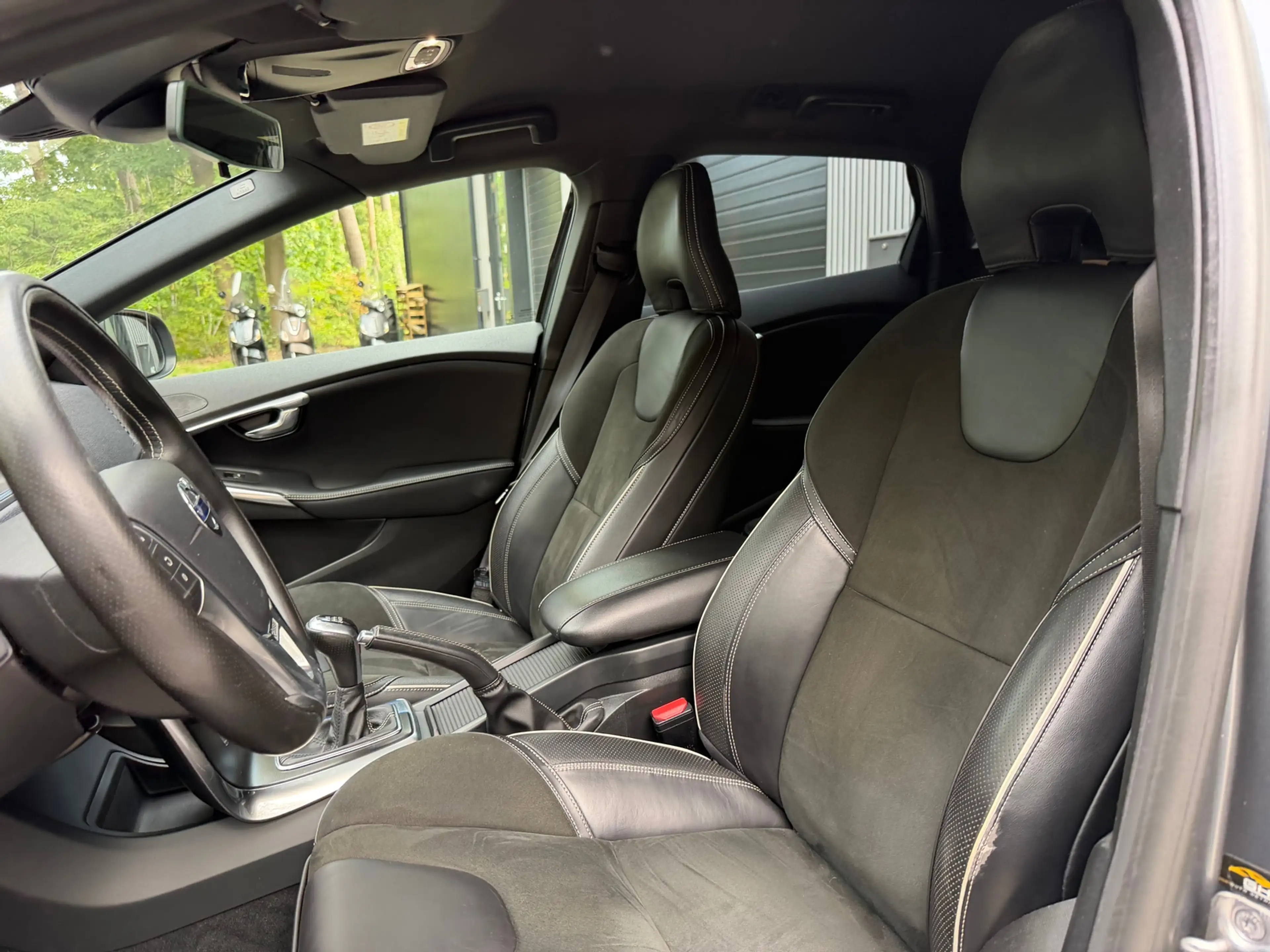 Volvo V40 2.0 D2 R-Design Business — photo 9