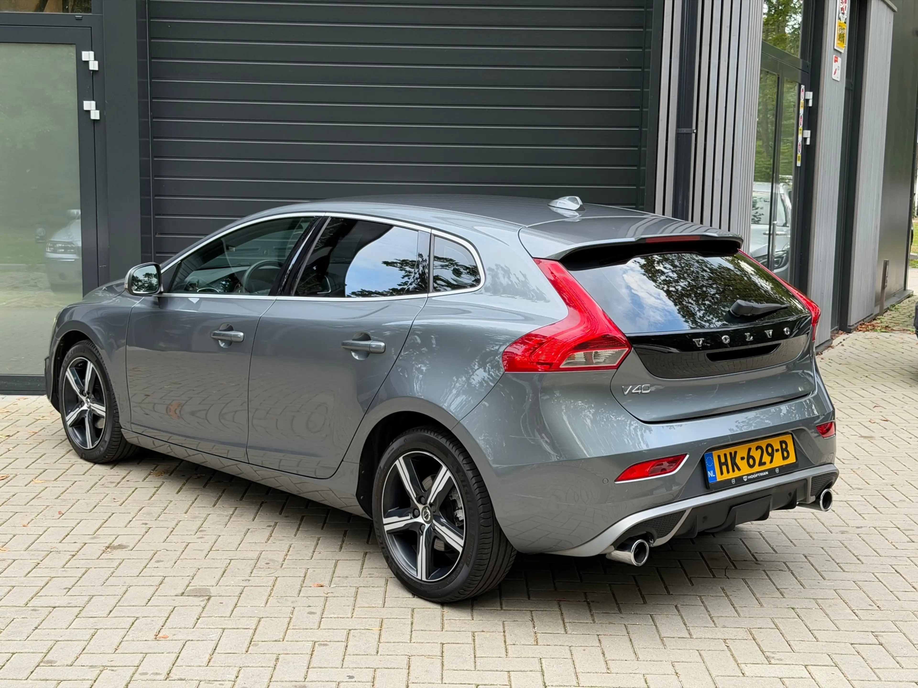 Volvo V40 2.0 D2 R-Design Business — photo 5