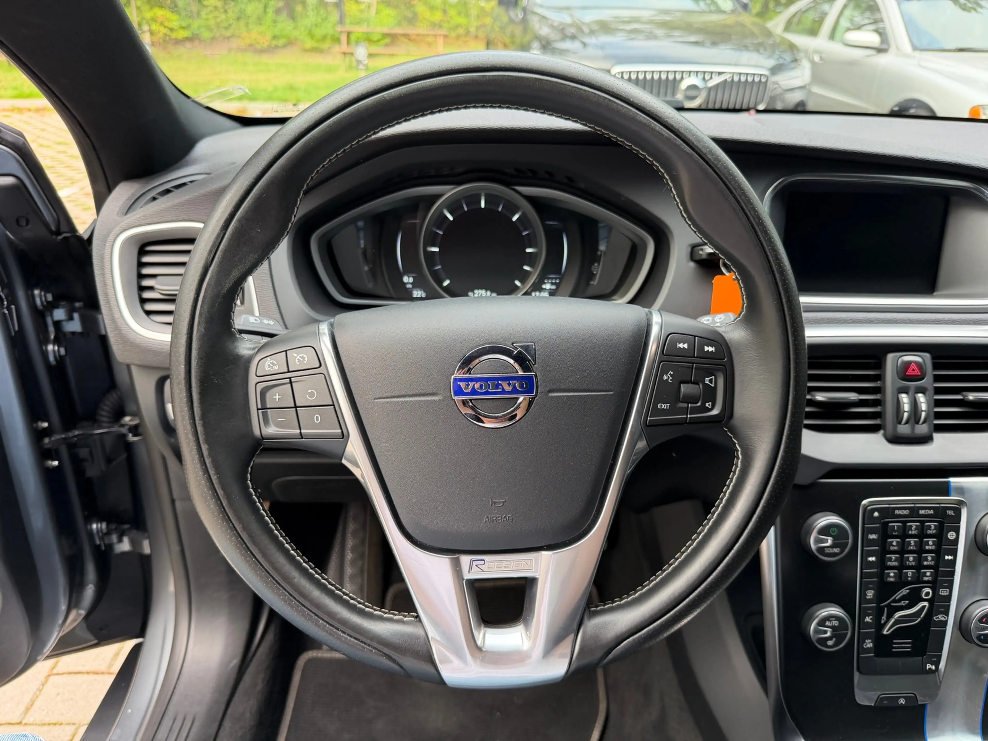 Volvo V40 2.0 D2 R-Design Business — photo 11