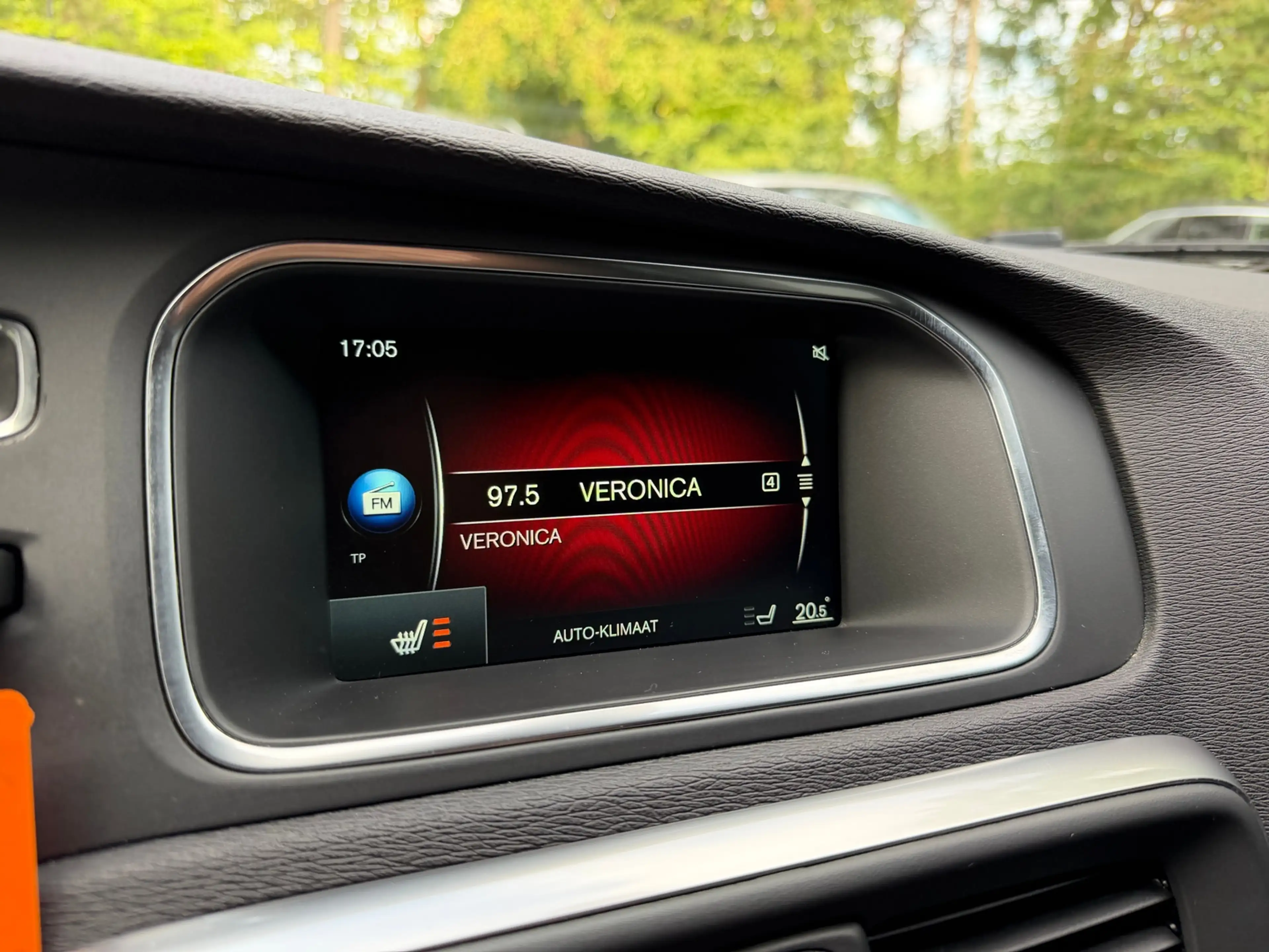 Volvo V40 2.0 D2 R-Design Business — photo 14