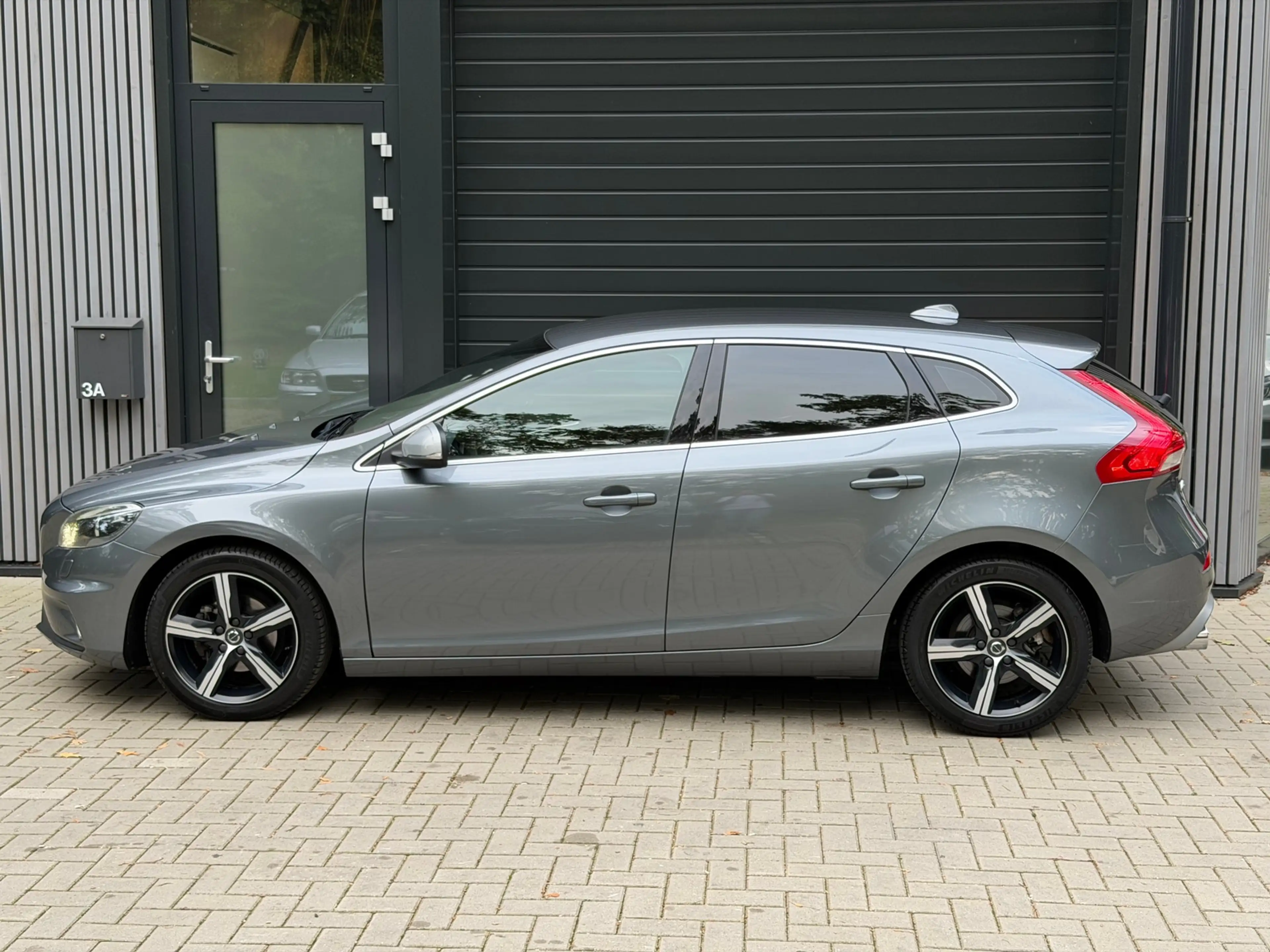 Volvo V40 2.0 D2 R-Design Business — photo 4