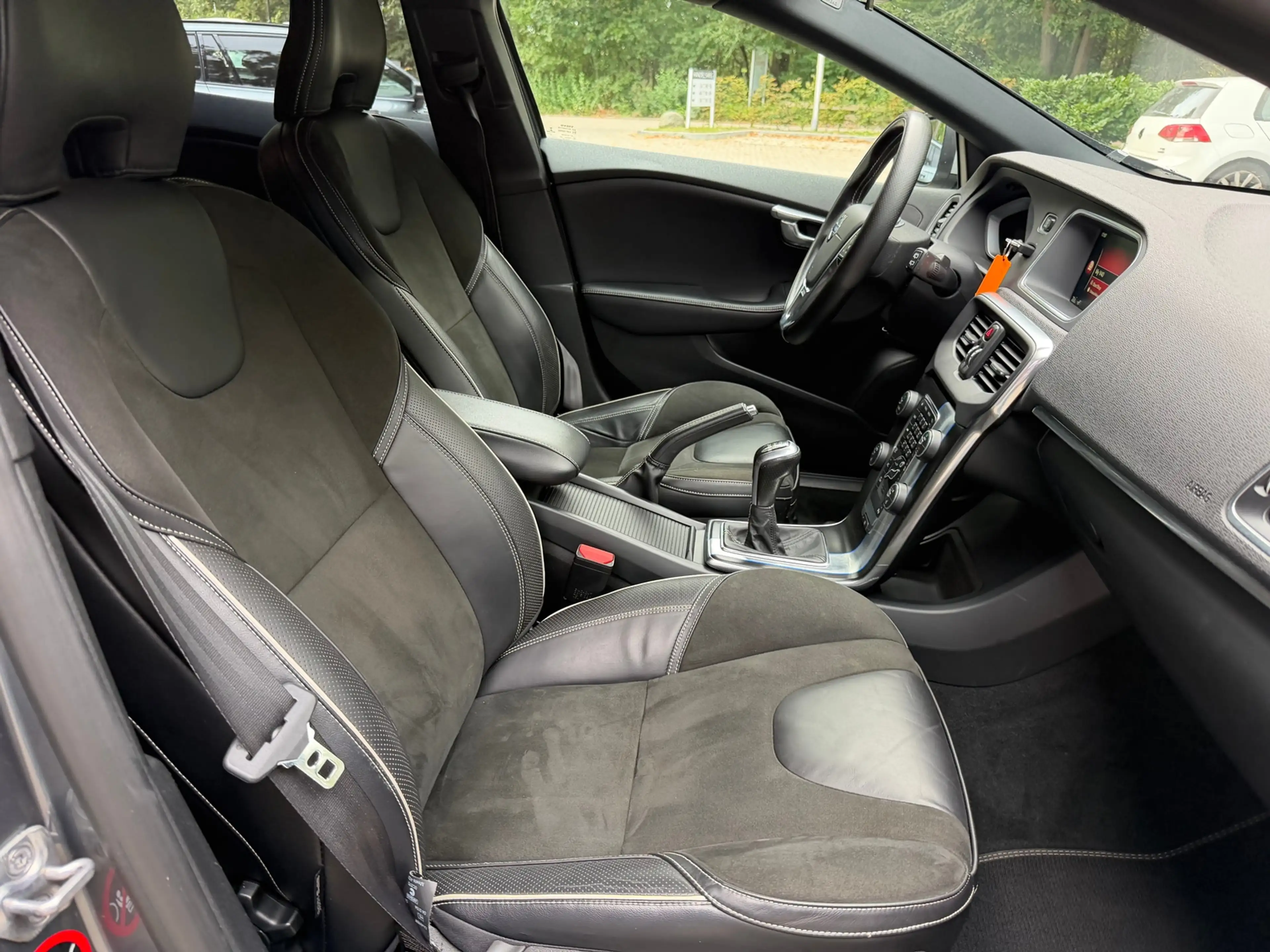Volvo V40 2.0 D2 R-Design Business — photo 16