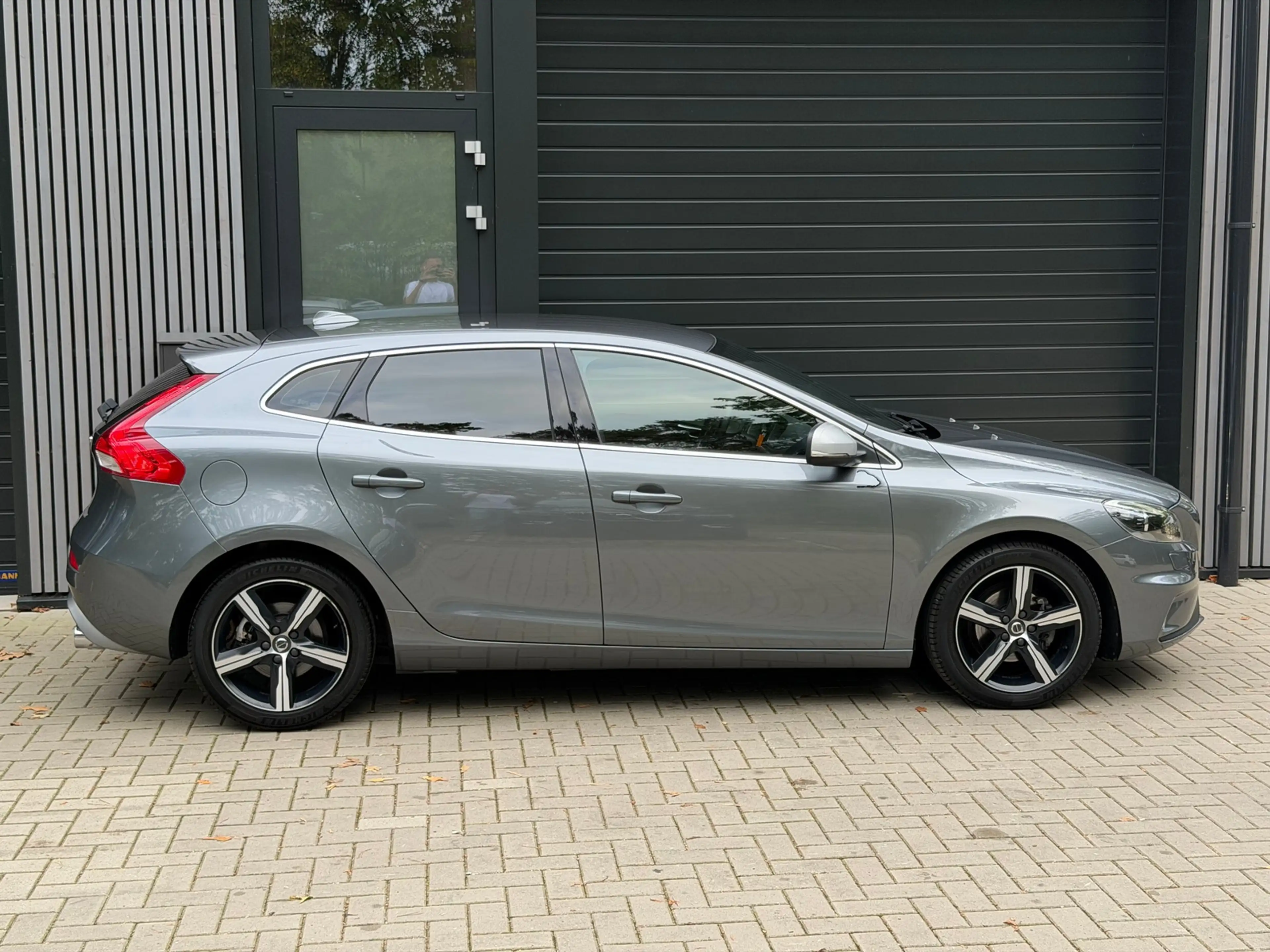Volvo V40 2.0 D2 R-Design Business — photo 8