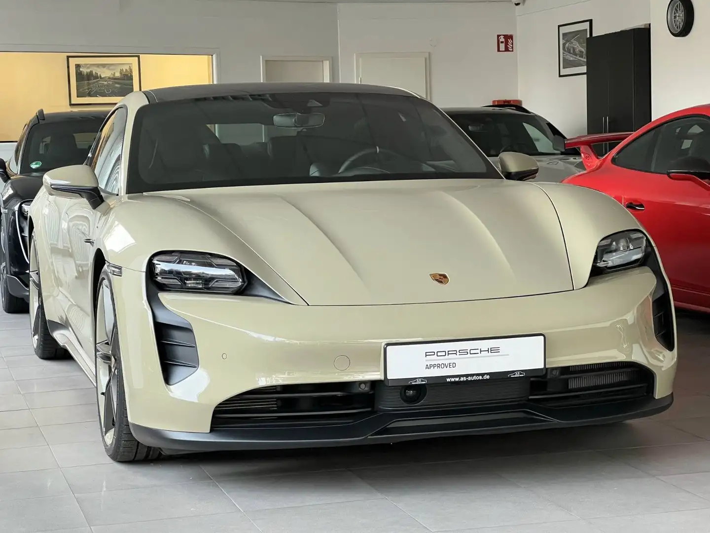 Porsche Taycan GTS Hockenheim Burmester Sunshine Fond-TV Grau - 1