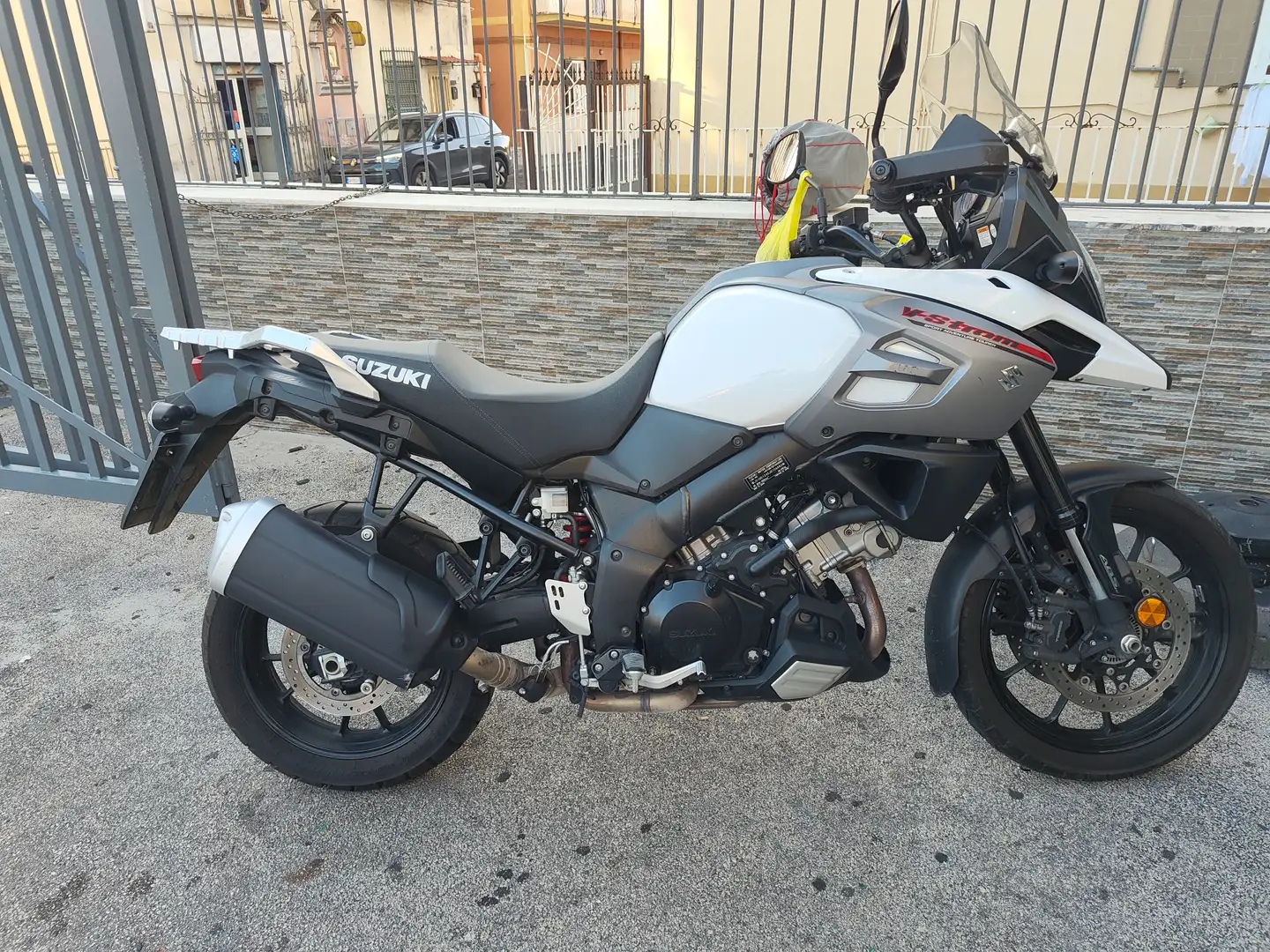 Suzuki V-Strom 1000 Anno 2018 Blanc - 1