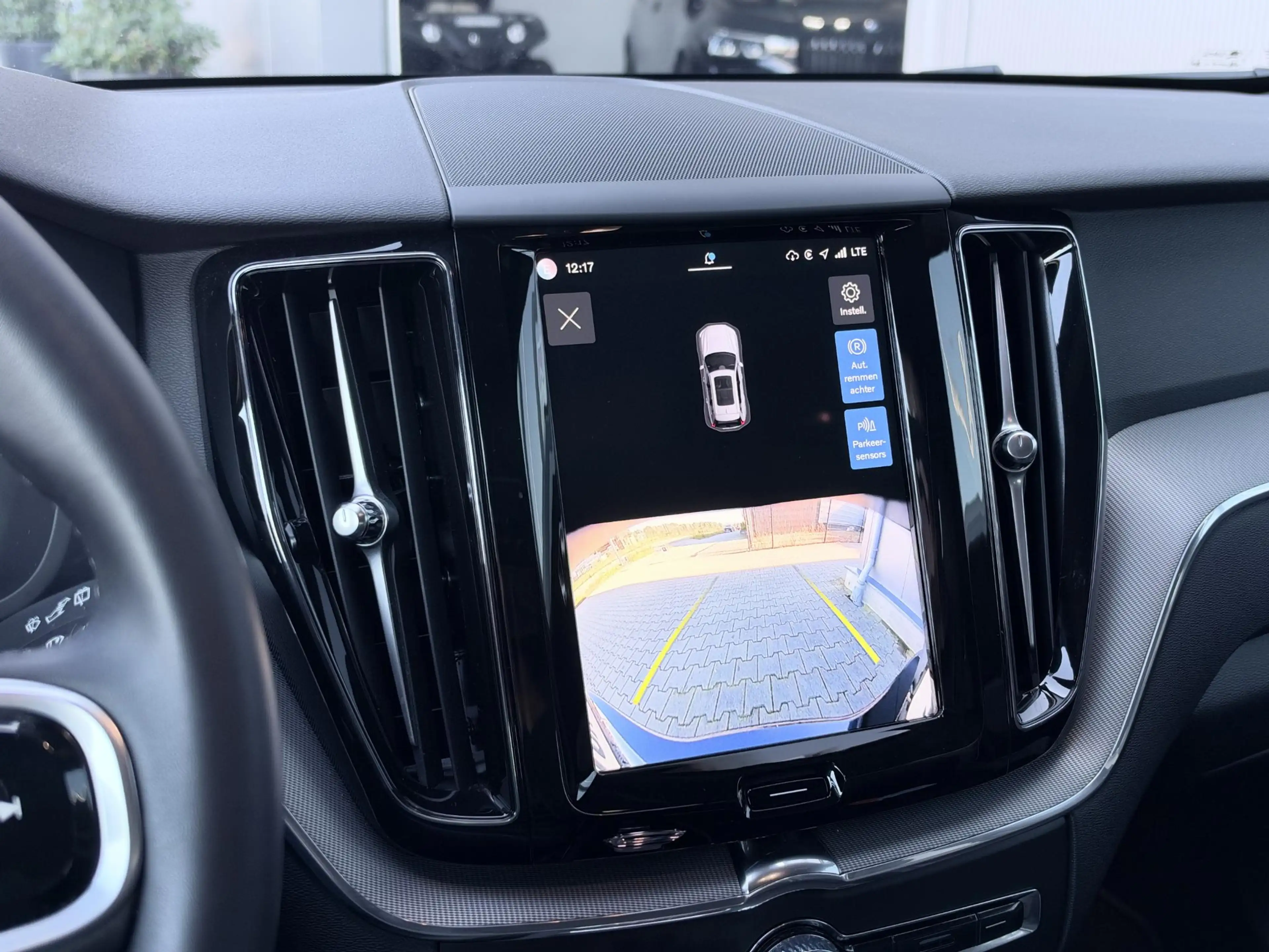 Volvo XC60 2.0 T8 Plug-in hybrid AWD Plus Black Edition 455 P — photo 20