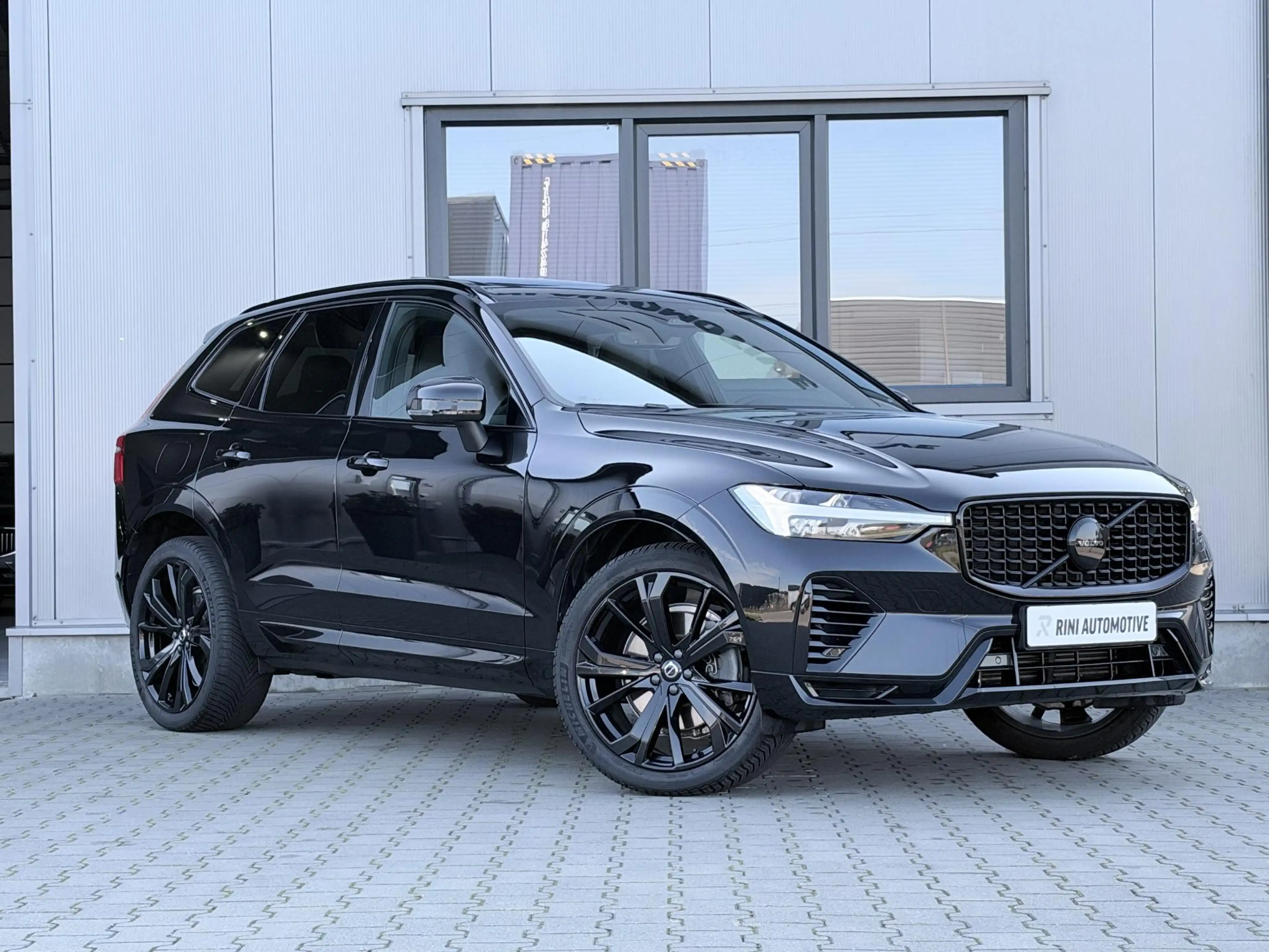 Volvo XC60 2.0 T8 Plug-in hybrid AWD Plus Black Edition 455 P — photo 2