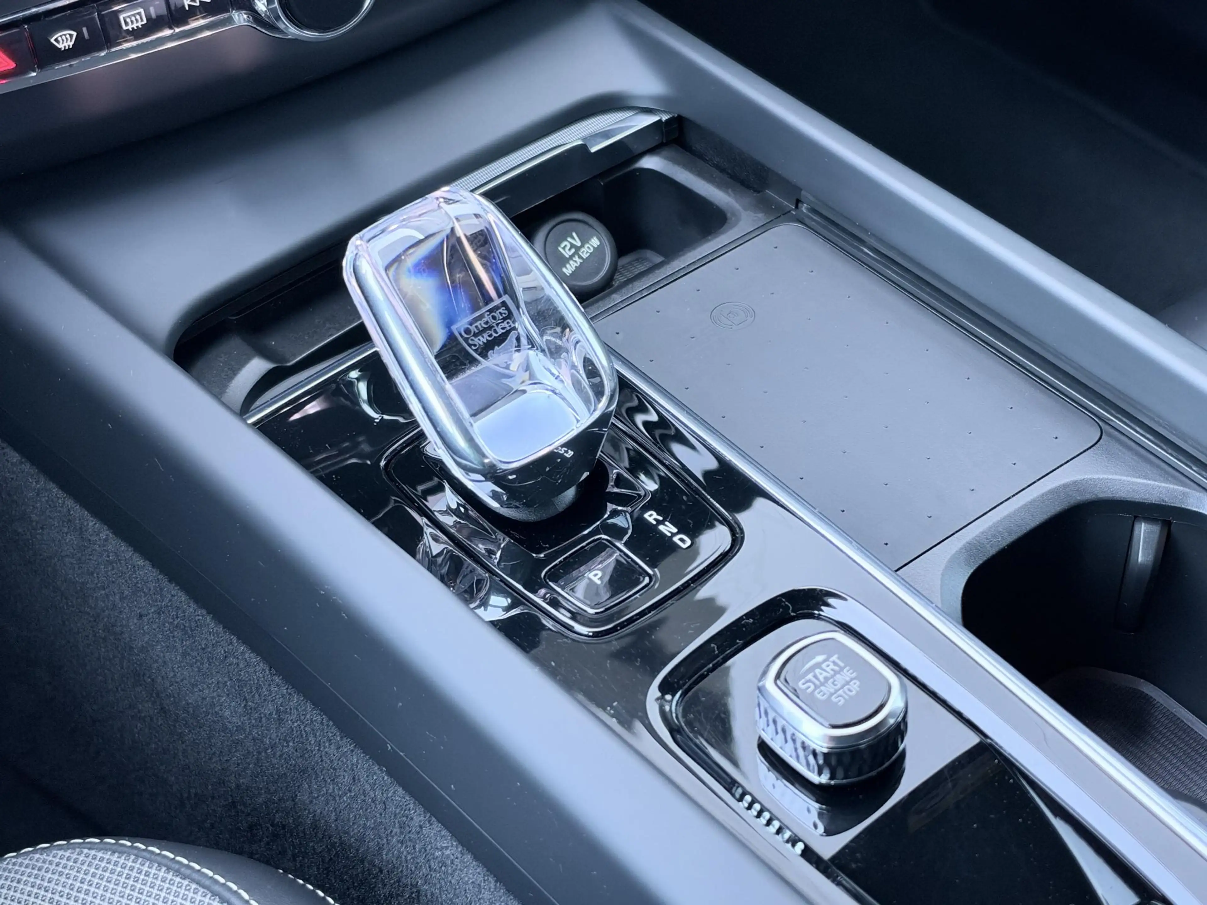 Volvo XC60 2.0 T8 Plug-in hybrid AWD Plus Black Edition 455 P — photo 15