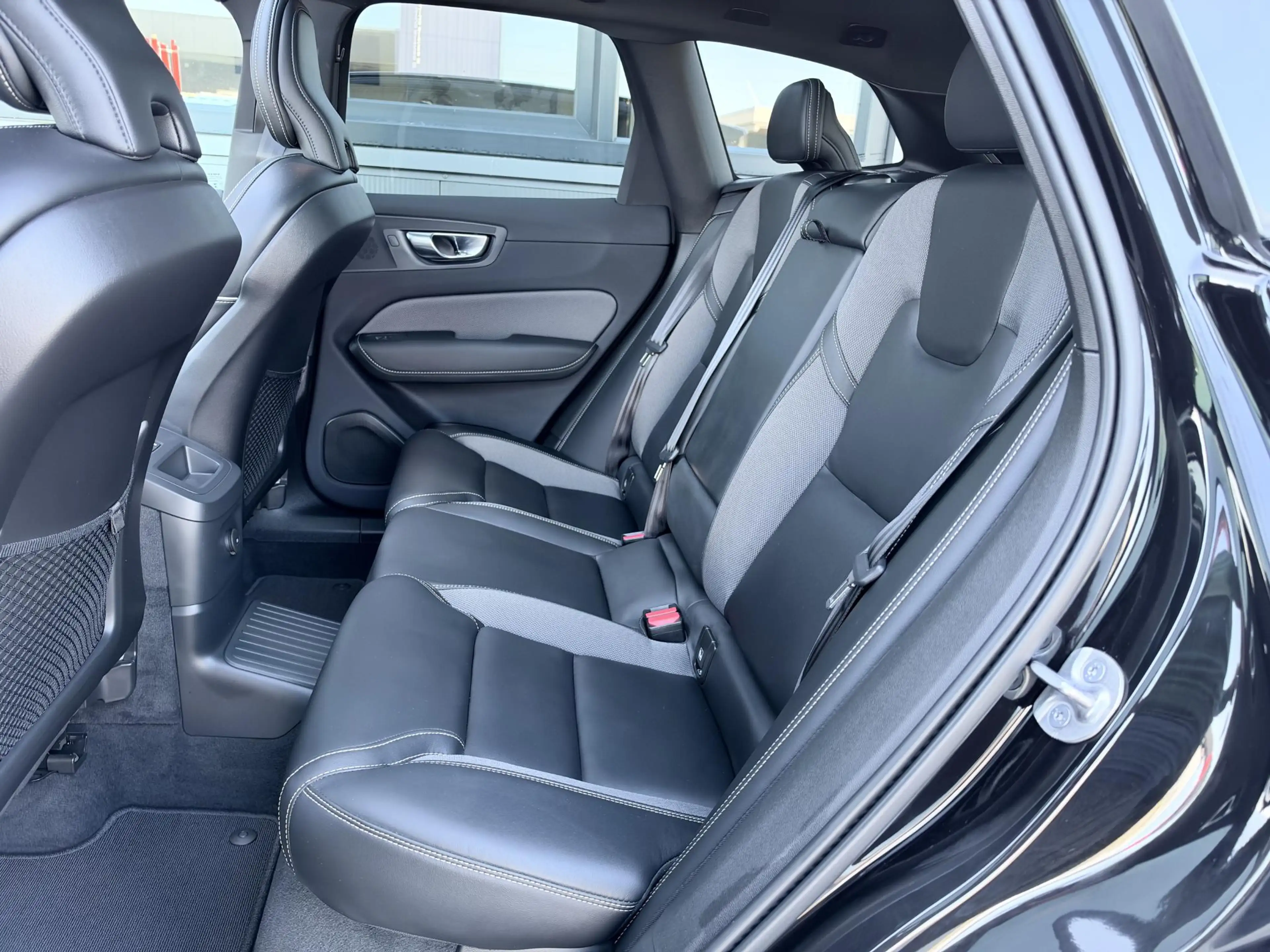 Volvo XC60 2.0 T8 Plug-in hybrid AWD Plus Black Edition 455 P — photo 8