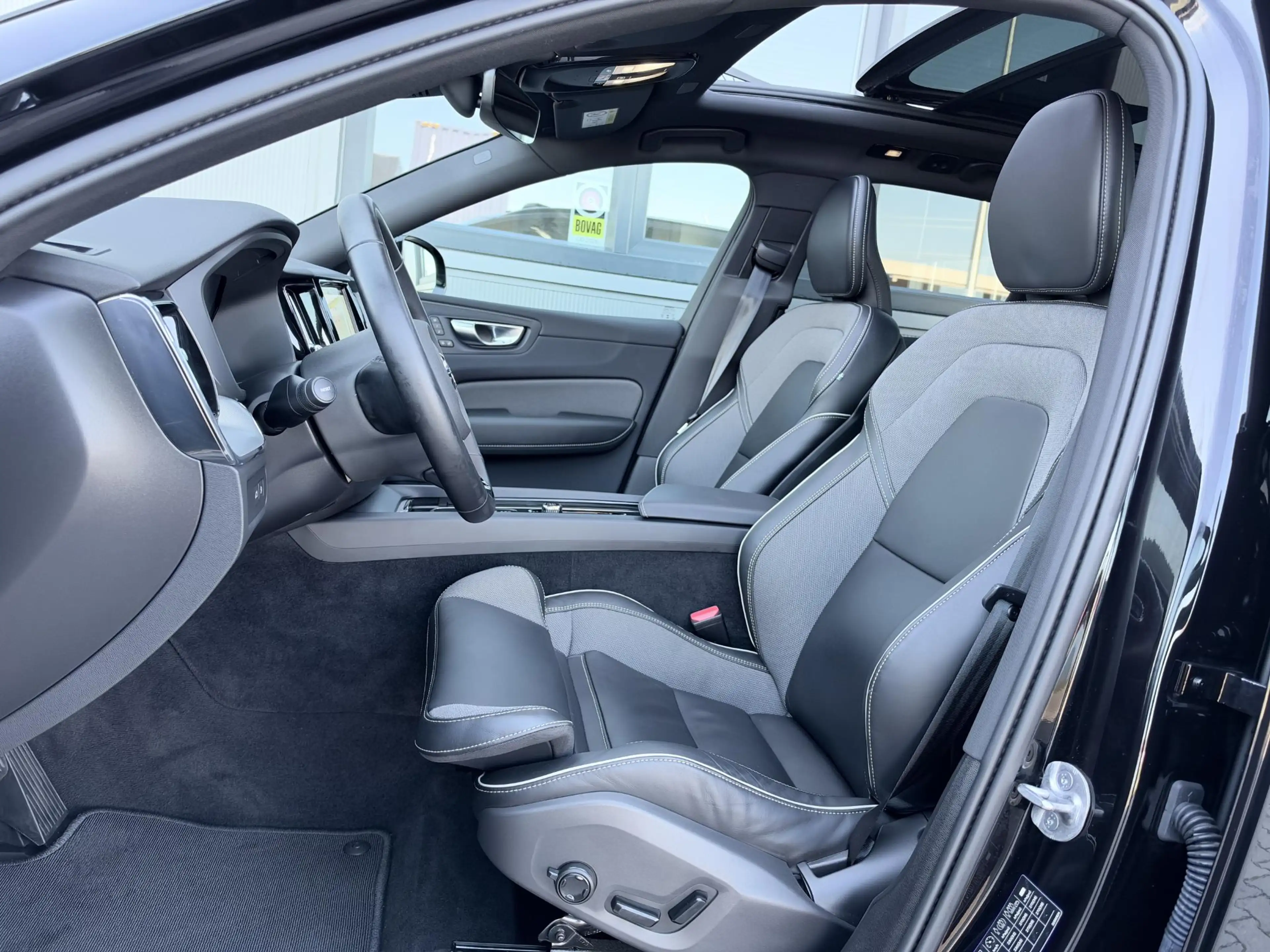 Volvo XC60 2.0 T8 Plug-in hybrid AWD Plus Black Edition 455 P — photo 7