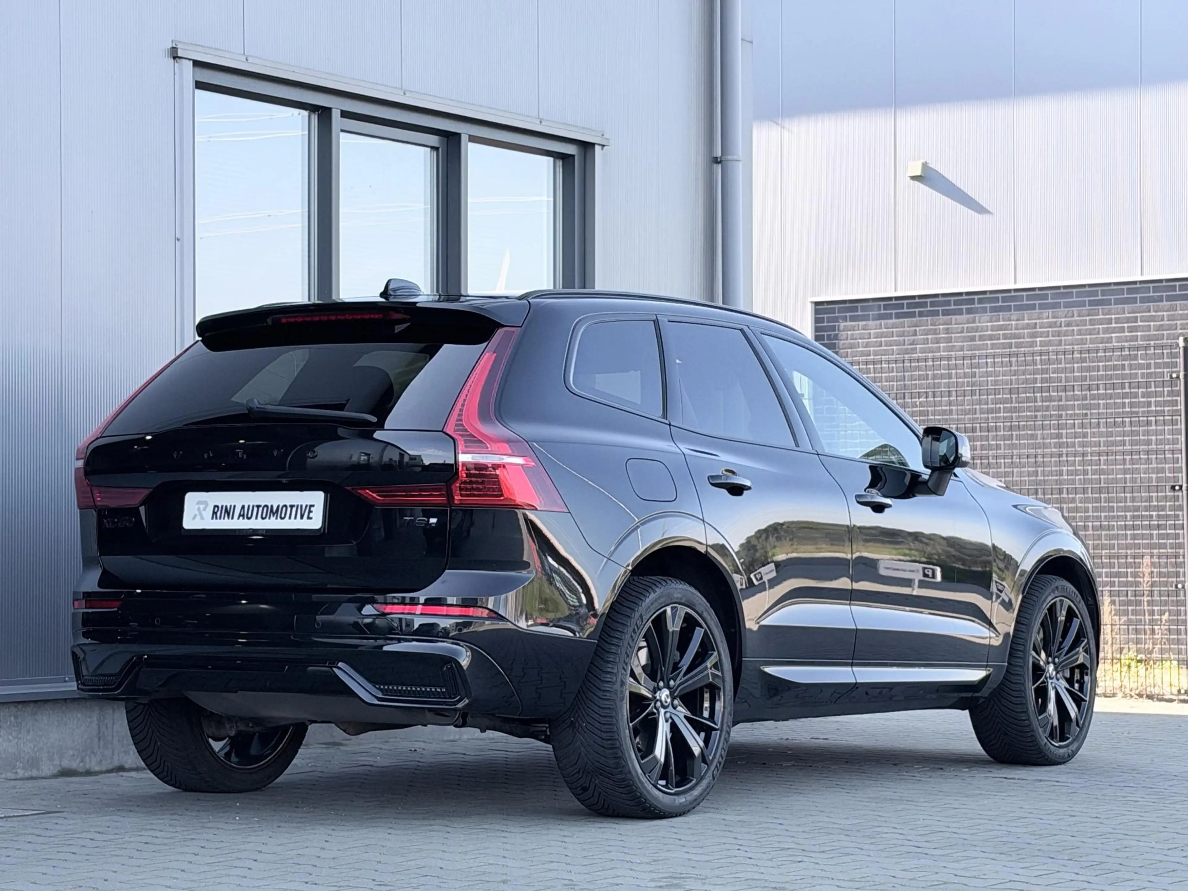 Volvo XC60 2.0 T8 Plug-in hybrid AWD Plus Black Edition 455 P — photo 4