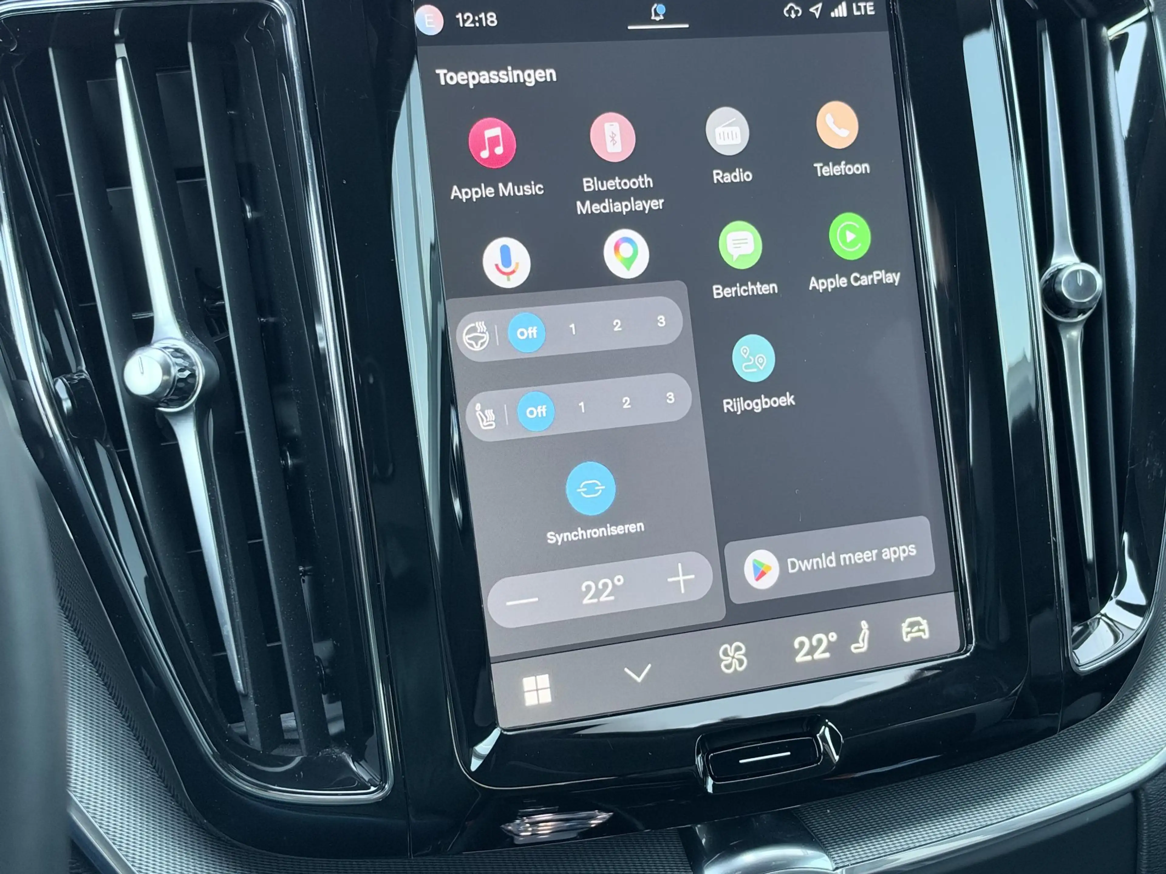 Volvo XC60 2.0 T8 Plug-in hybrid AWD Plus Black Edition 455 P — photo 16