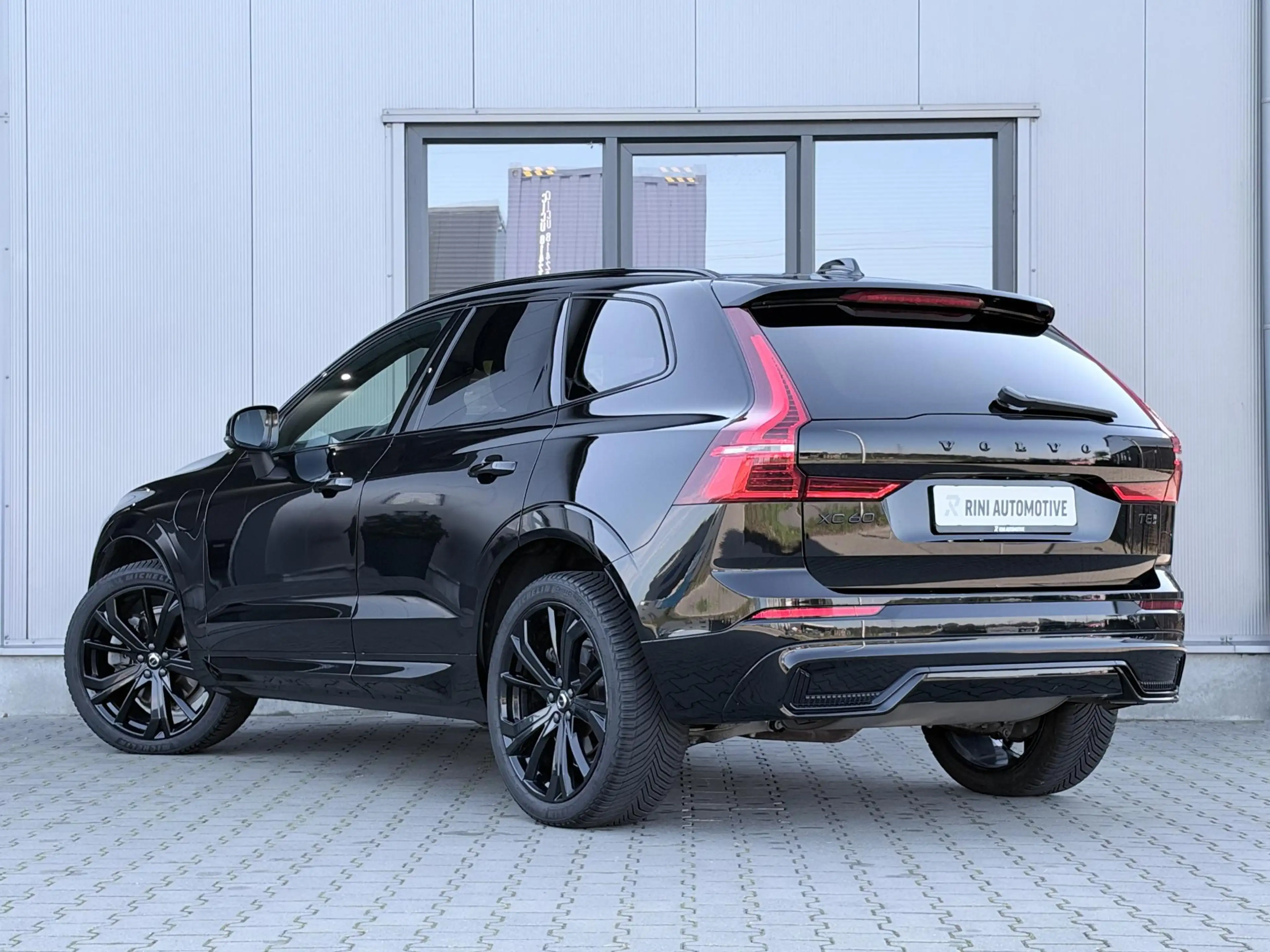 Volvo XC60 2.0 T8 Plug-in hybrid AWD Plus Black Edition 455 P — photo 5